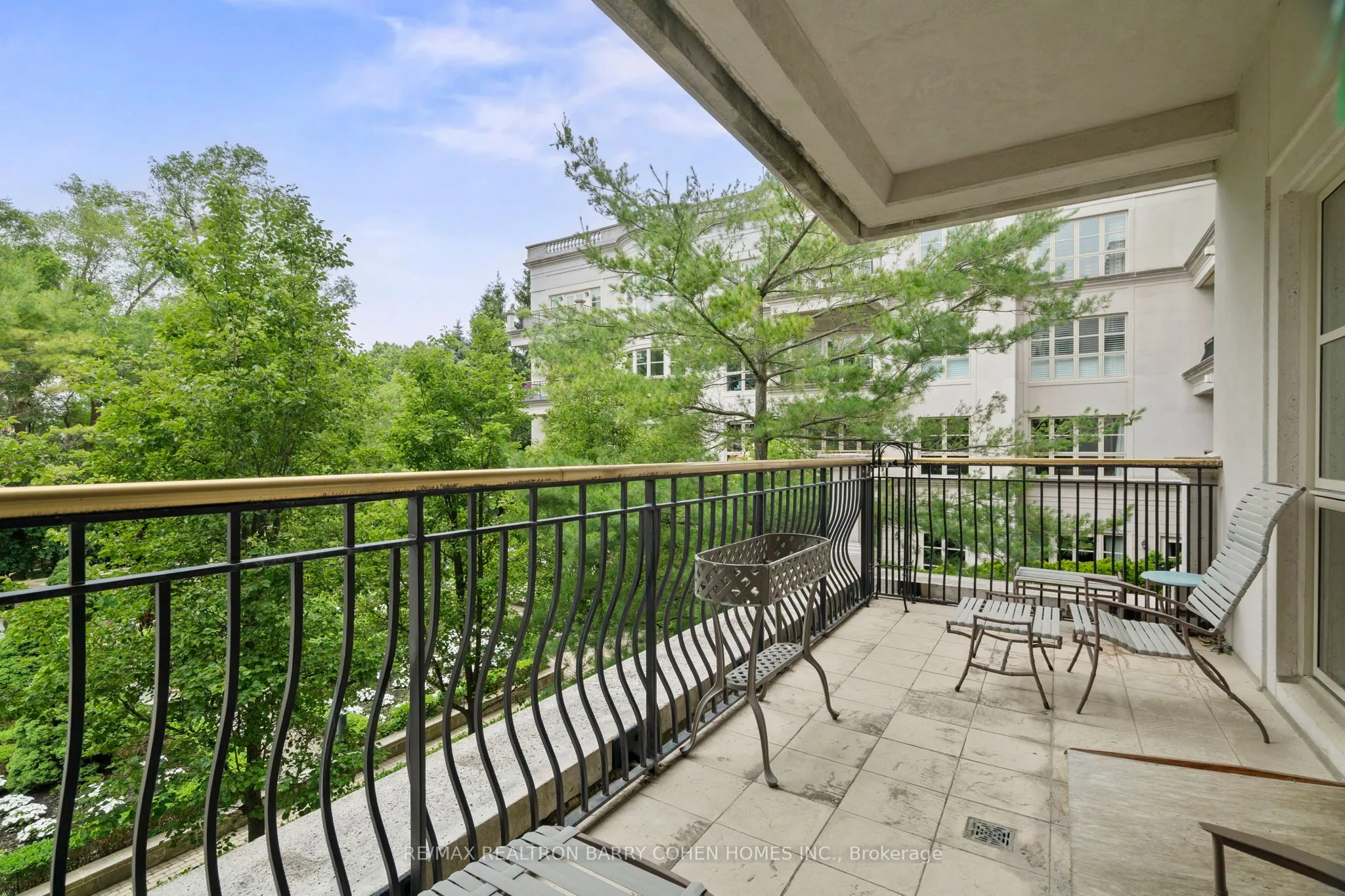 1 Post Road, #206