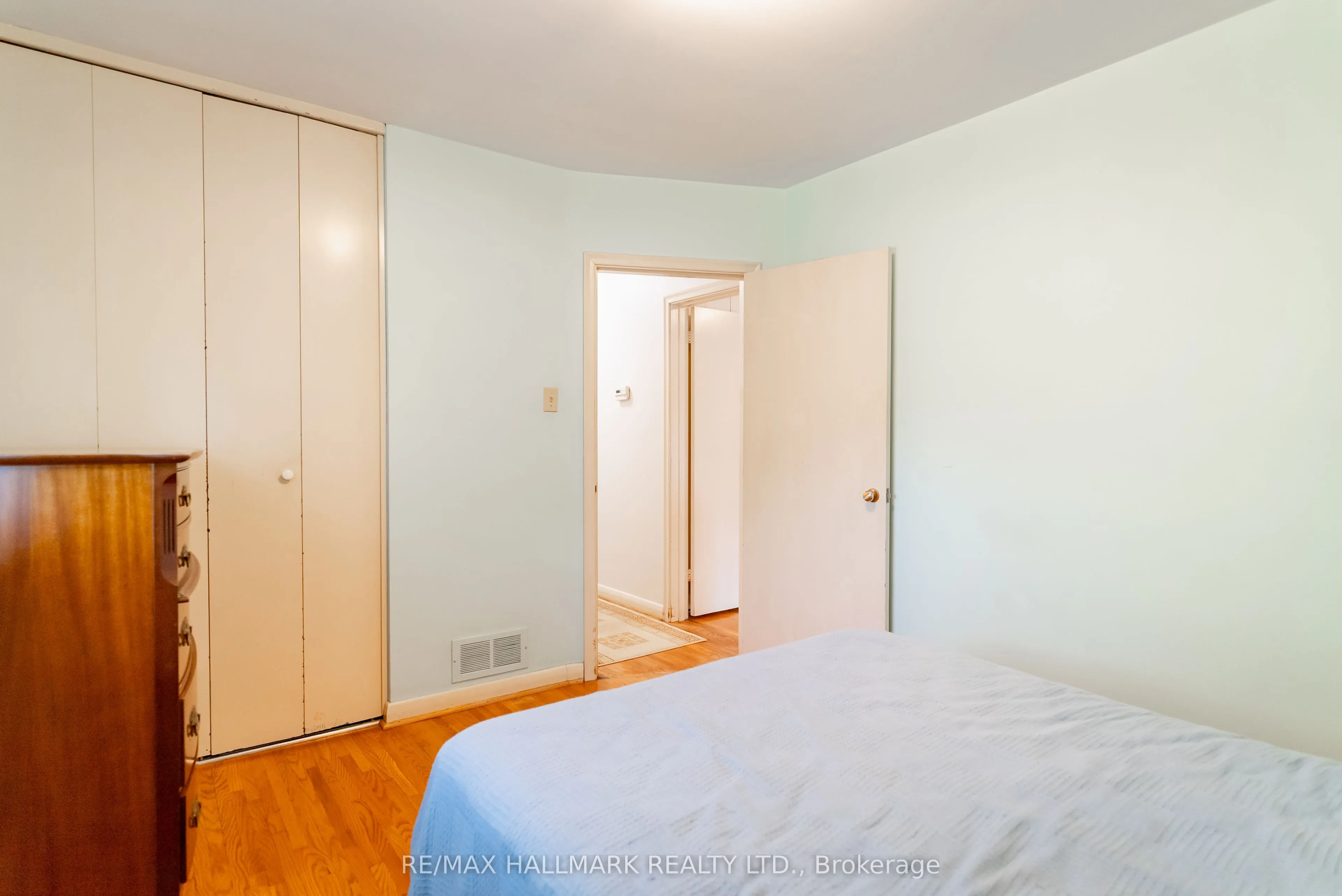5 Tinder Crescent