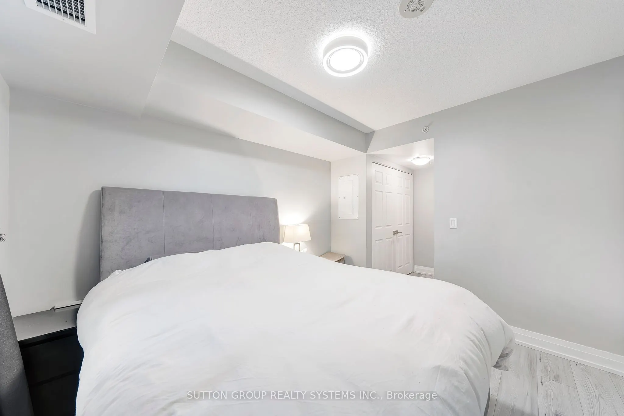 565 Wilson Avenue, #421