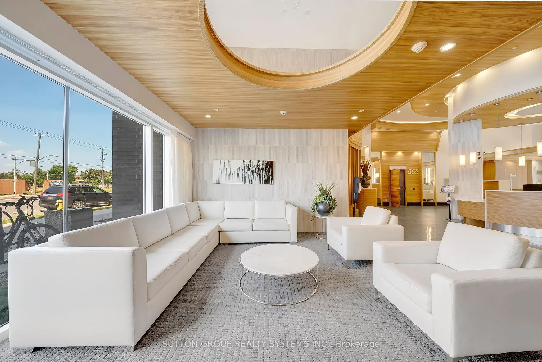 565 Wilson Avenue, #421