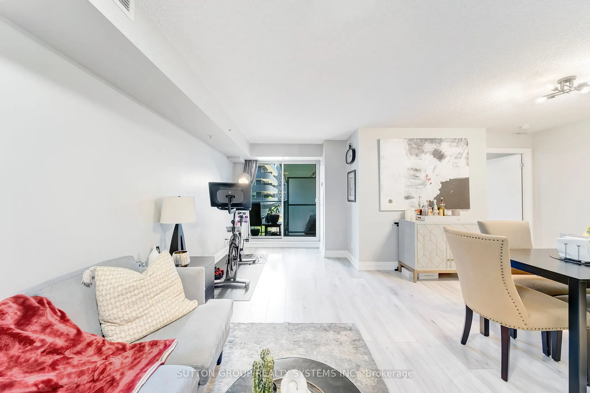 565 Wilson Avenue, #421