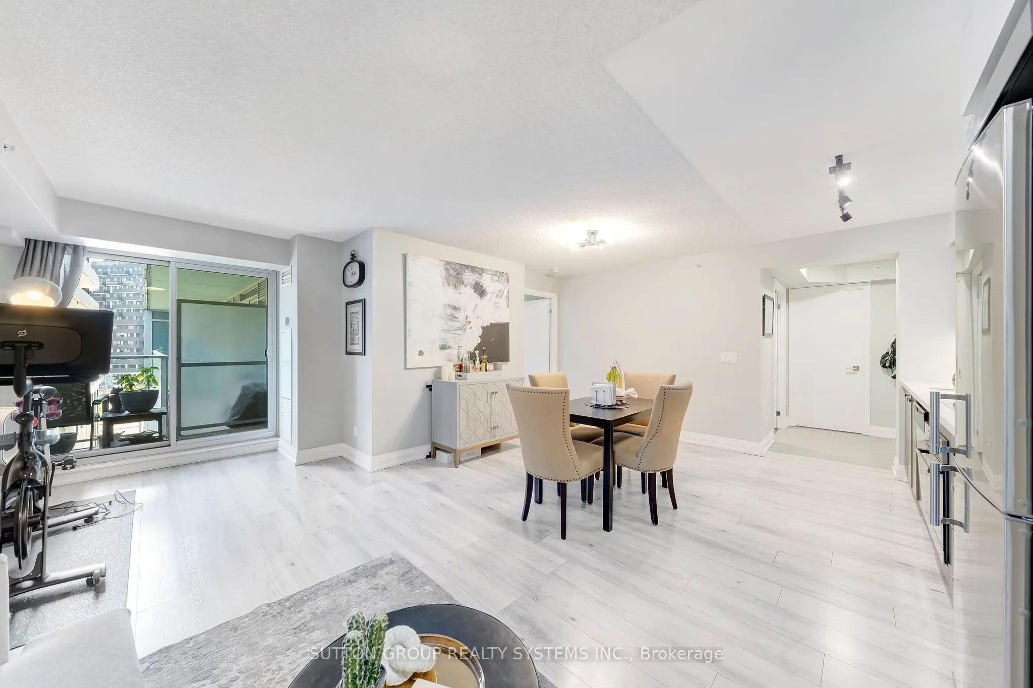 565 Wilson Avenue, #421