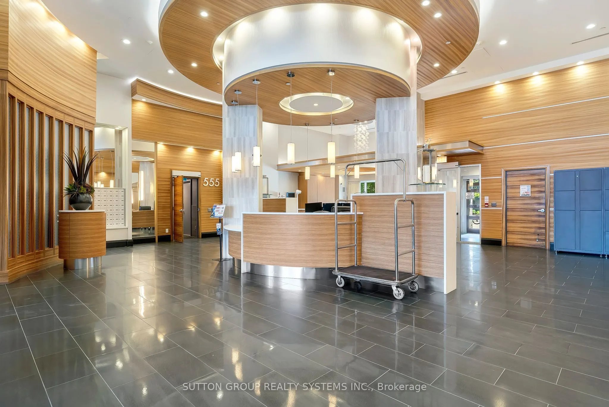 565 Wilson Avenue, #421