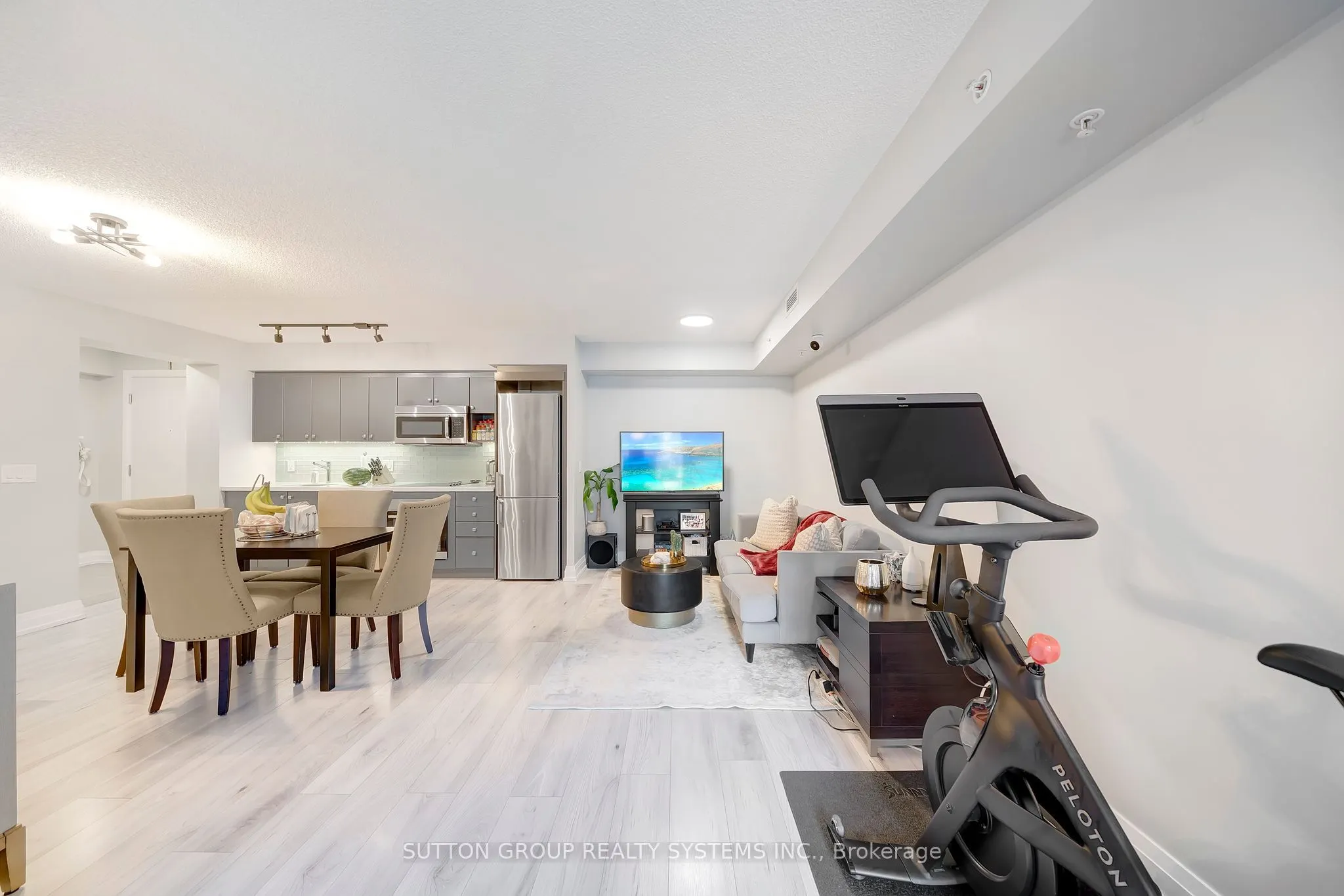 565 Wilson Avenue, #421