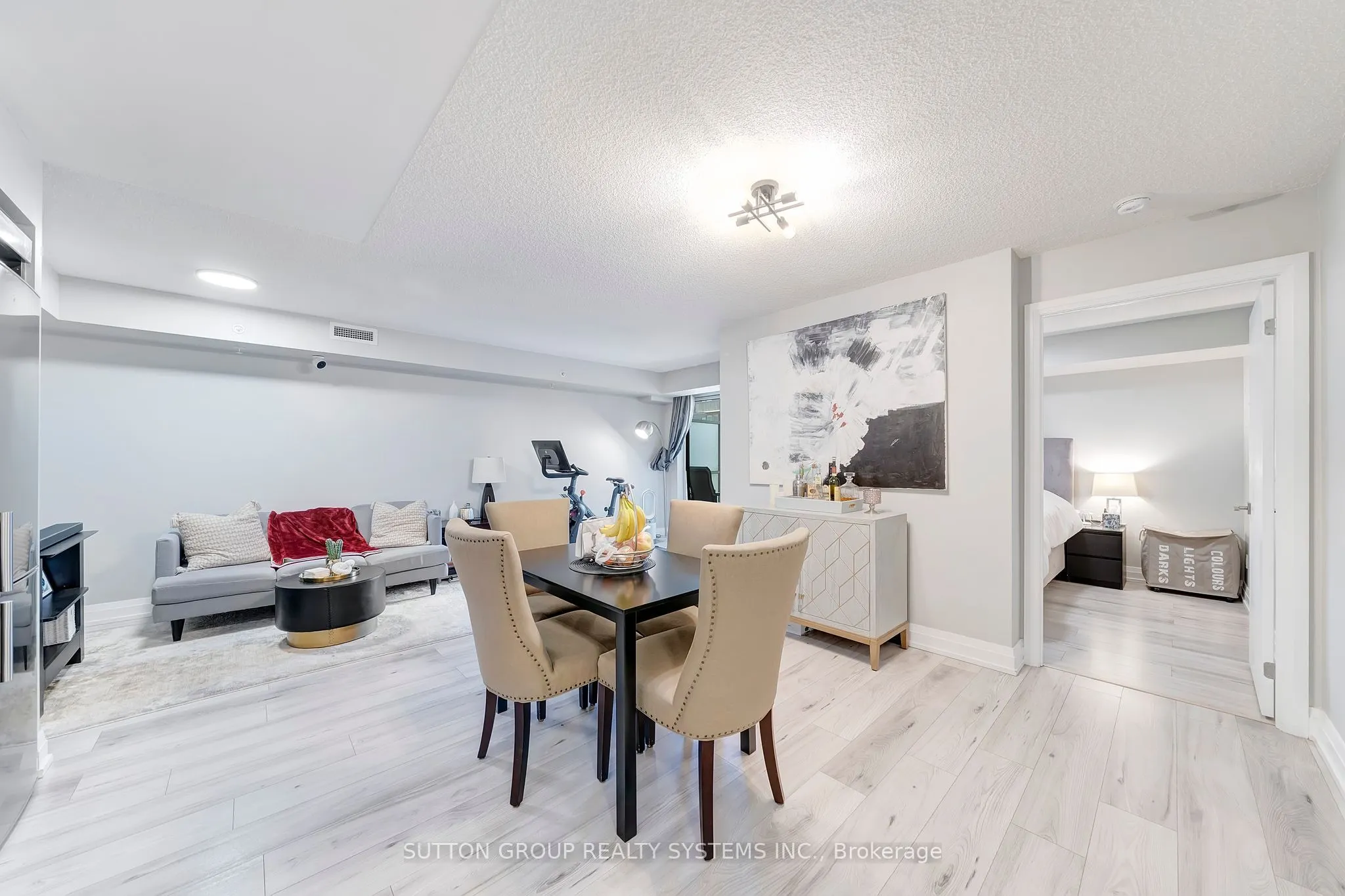 565 Wilson Avenue, #421