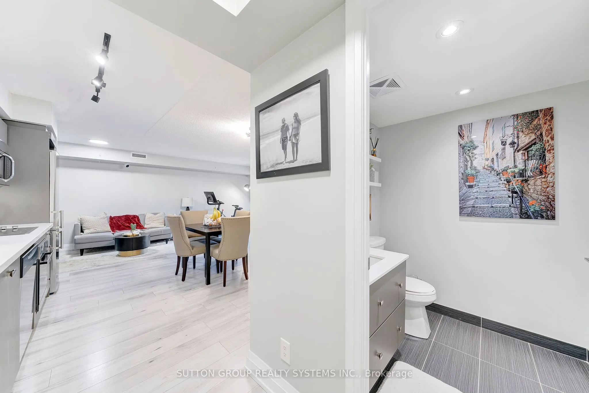 565 Wilson Avenue, #421