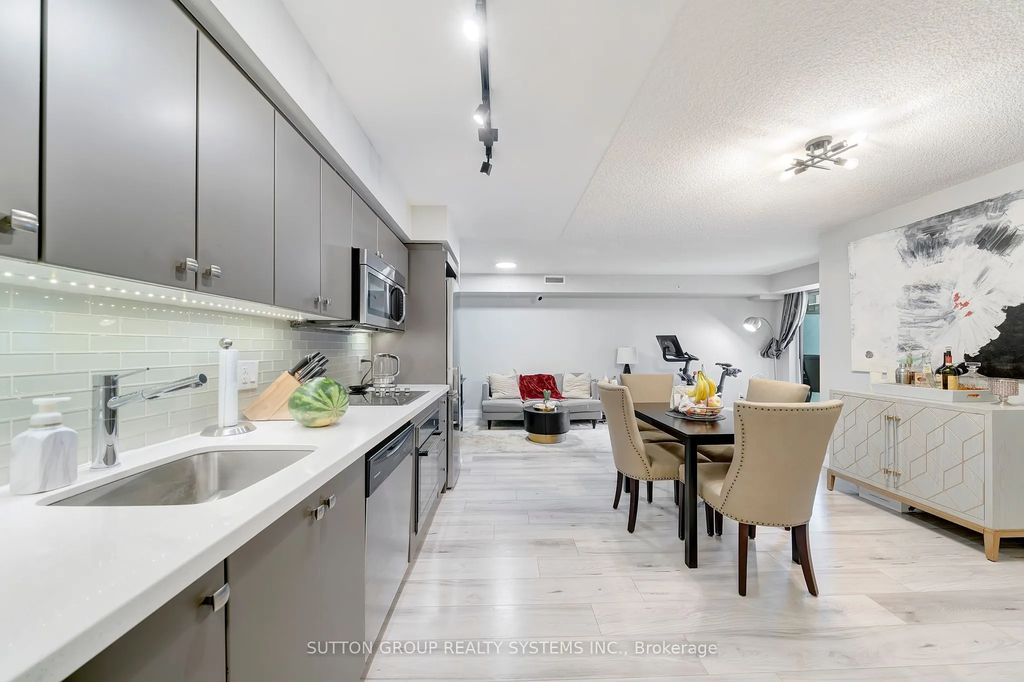 565 Wilson Avenue, #421