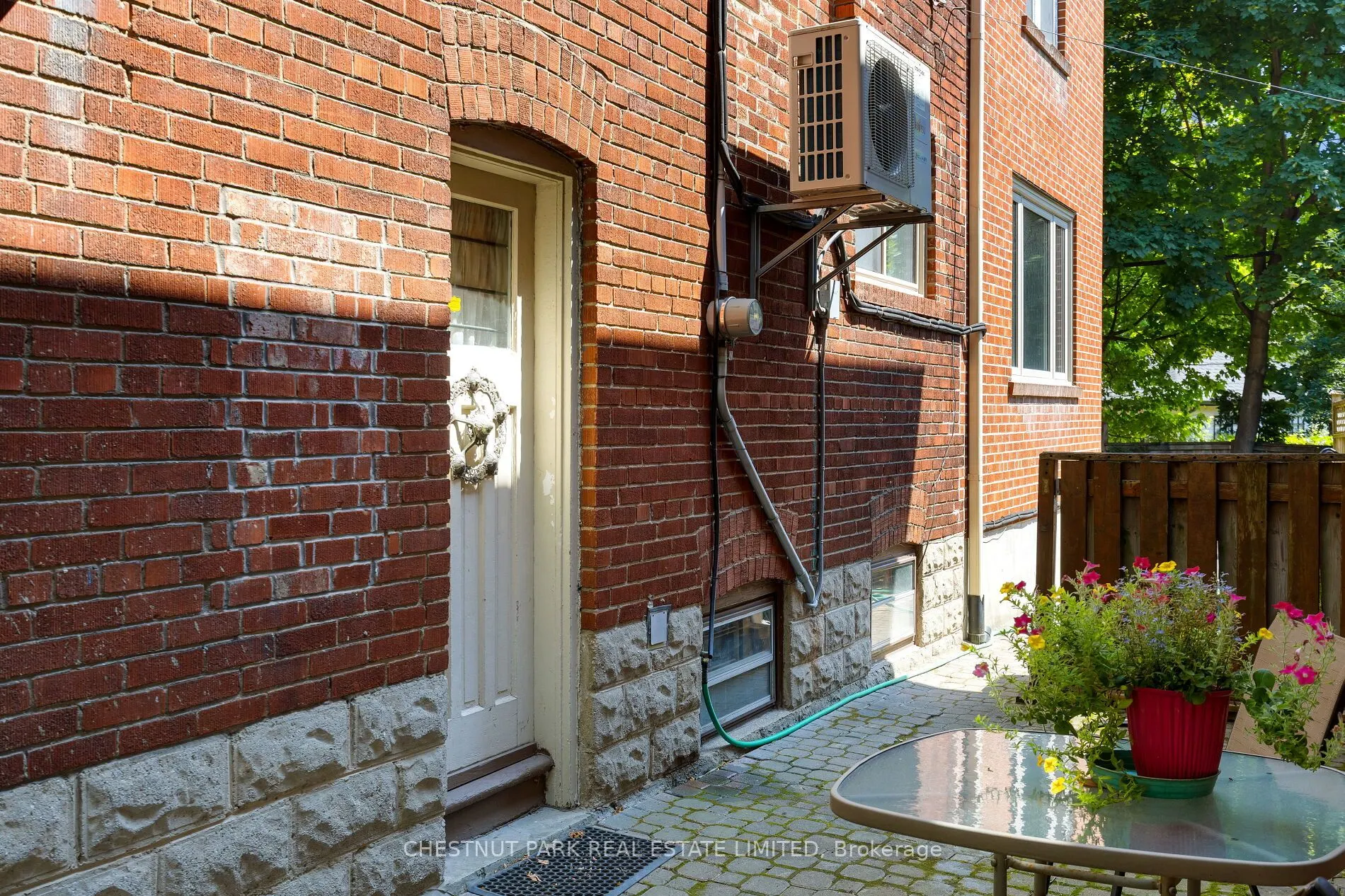 25 Maxwell Avenue