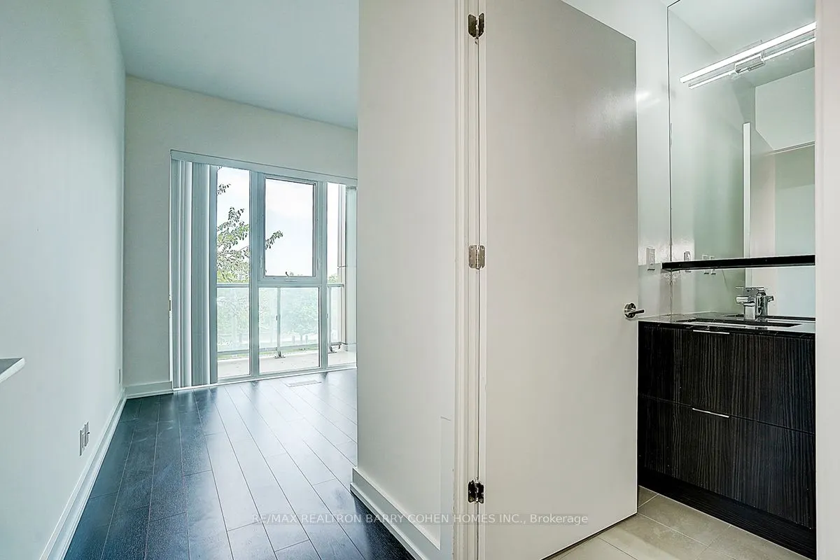 6 Parkwood Avenue, #TH107