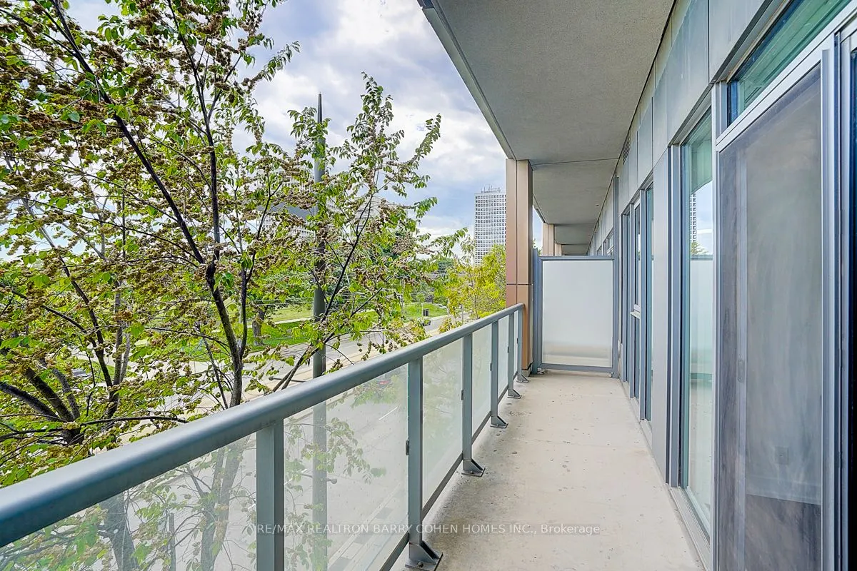 6 Parkwood Avenue, #TH107