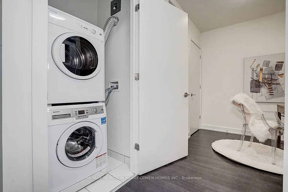 6 Parkwood Avenue, #TH107