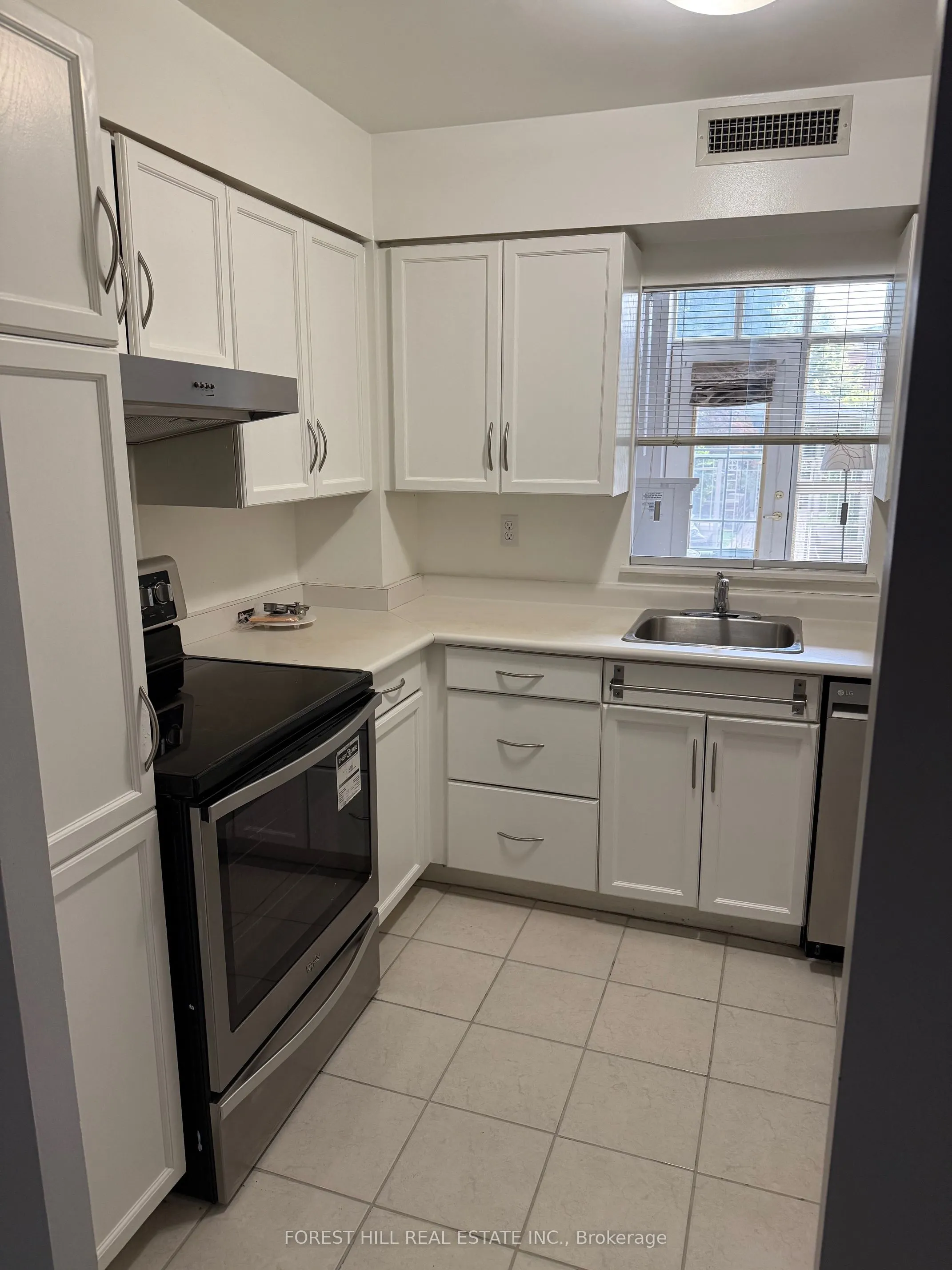 11 Thorncliffe Pk Drive, #103