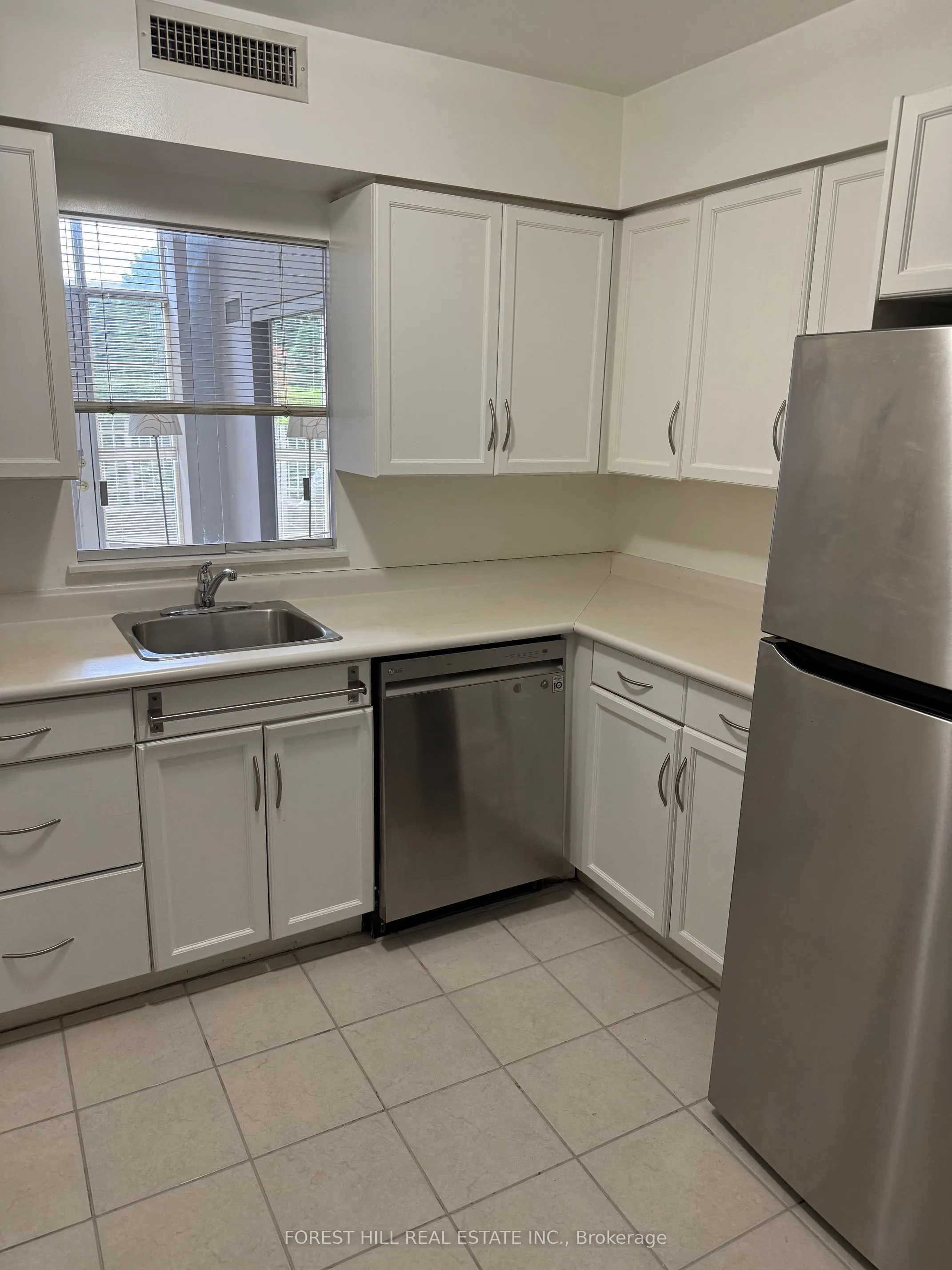 11 Thorncliffe Pk Drive, #103