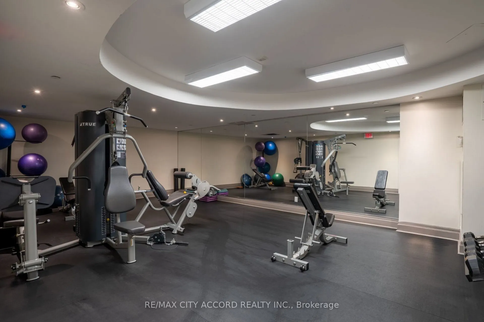 485 Rosewell Avenue, #210