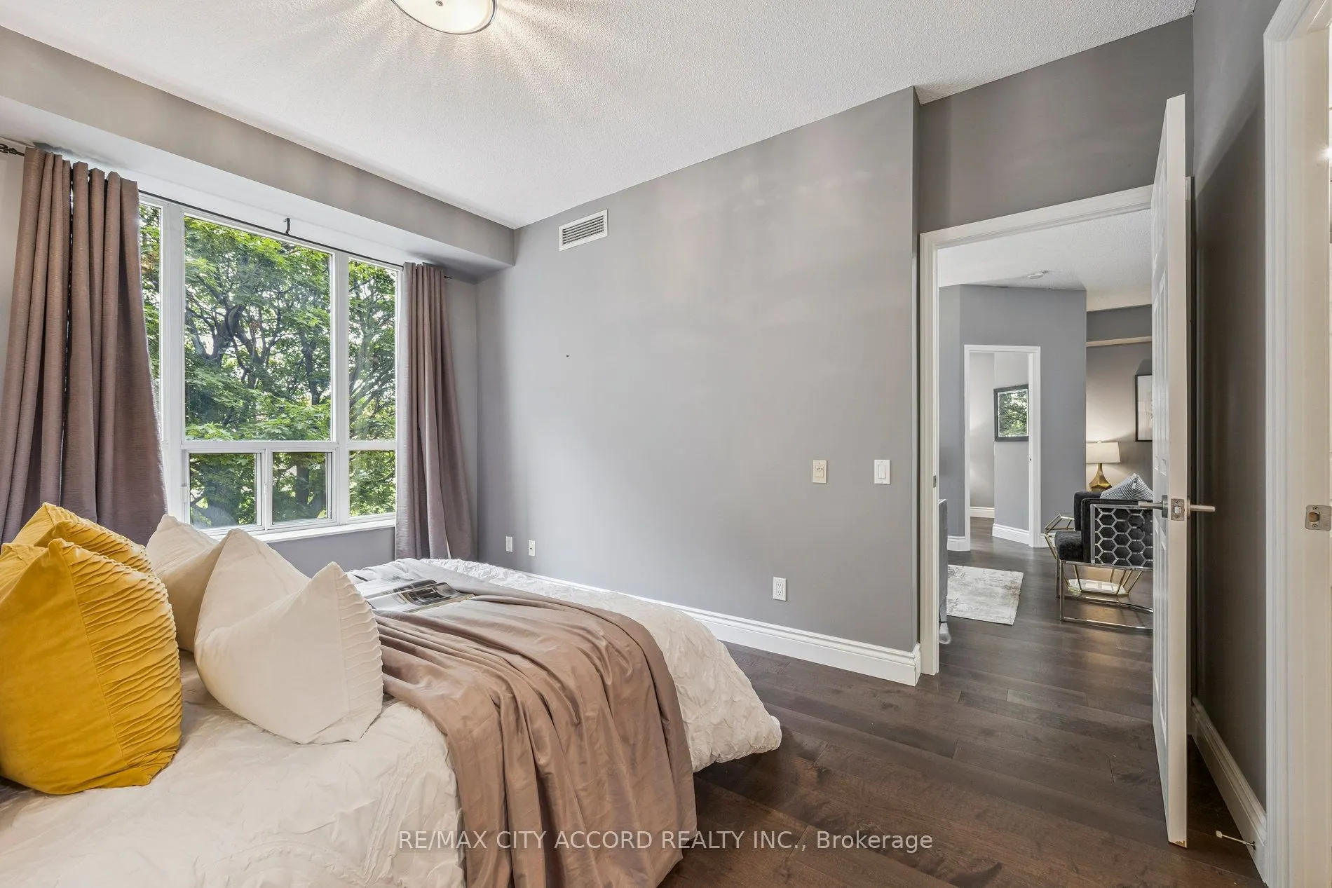 485 Rosewell Avenue, #210