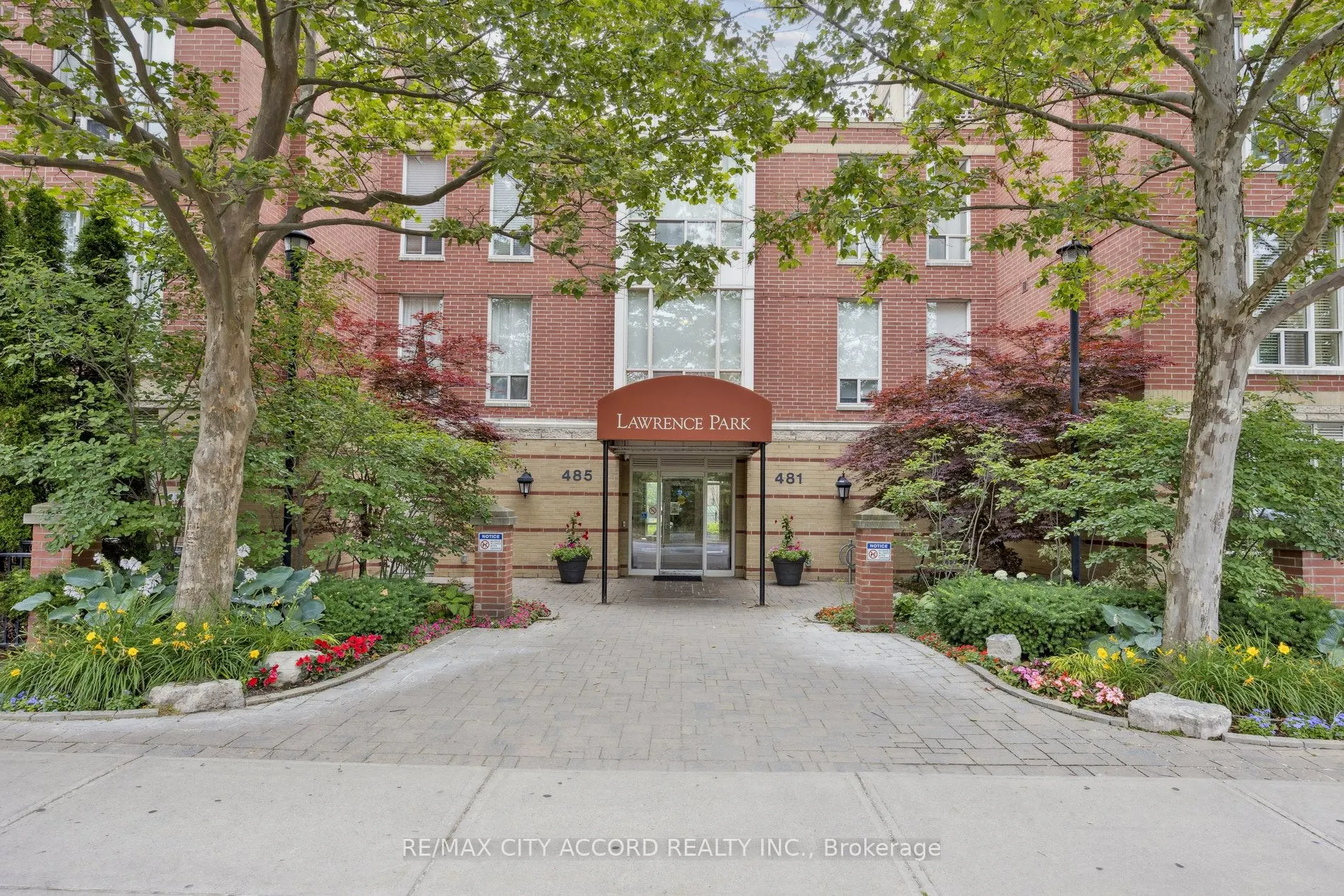 485 Rosewell Avenue, #210