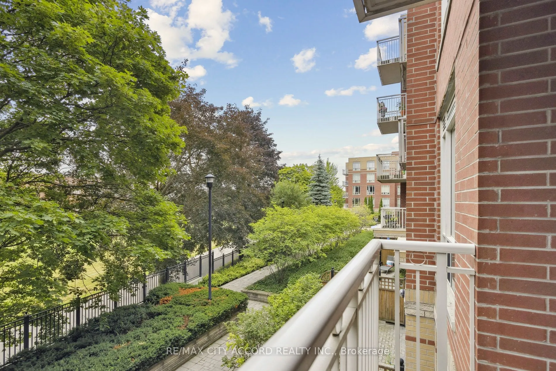 485 Rosewell Avenue, #210