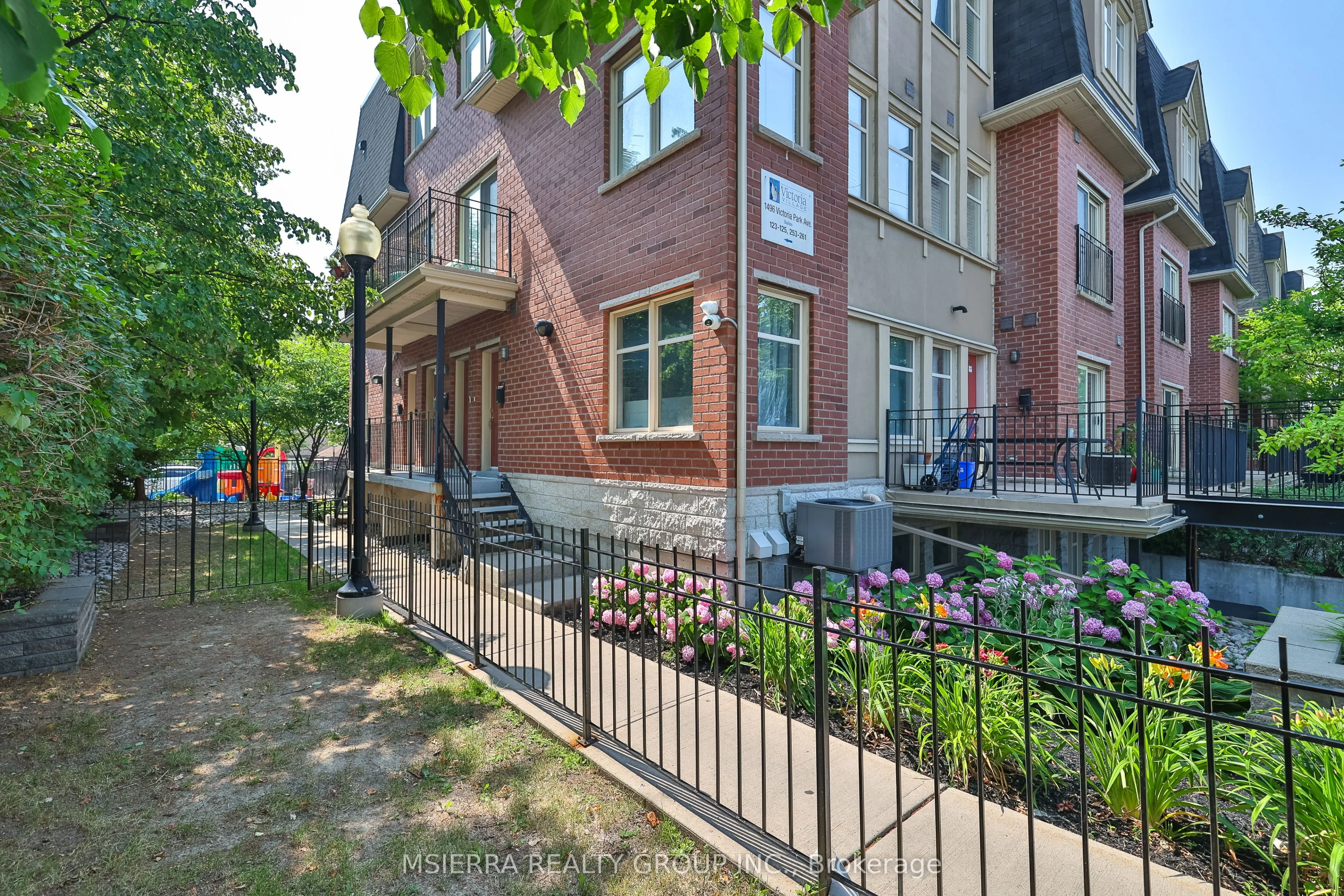 1496 Victoria Park Avenue, #254