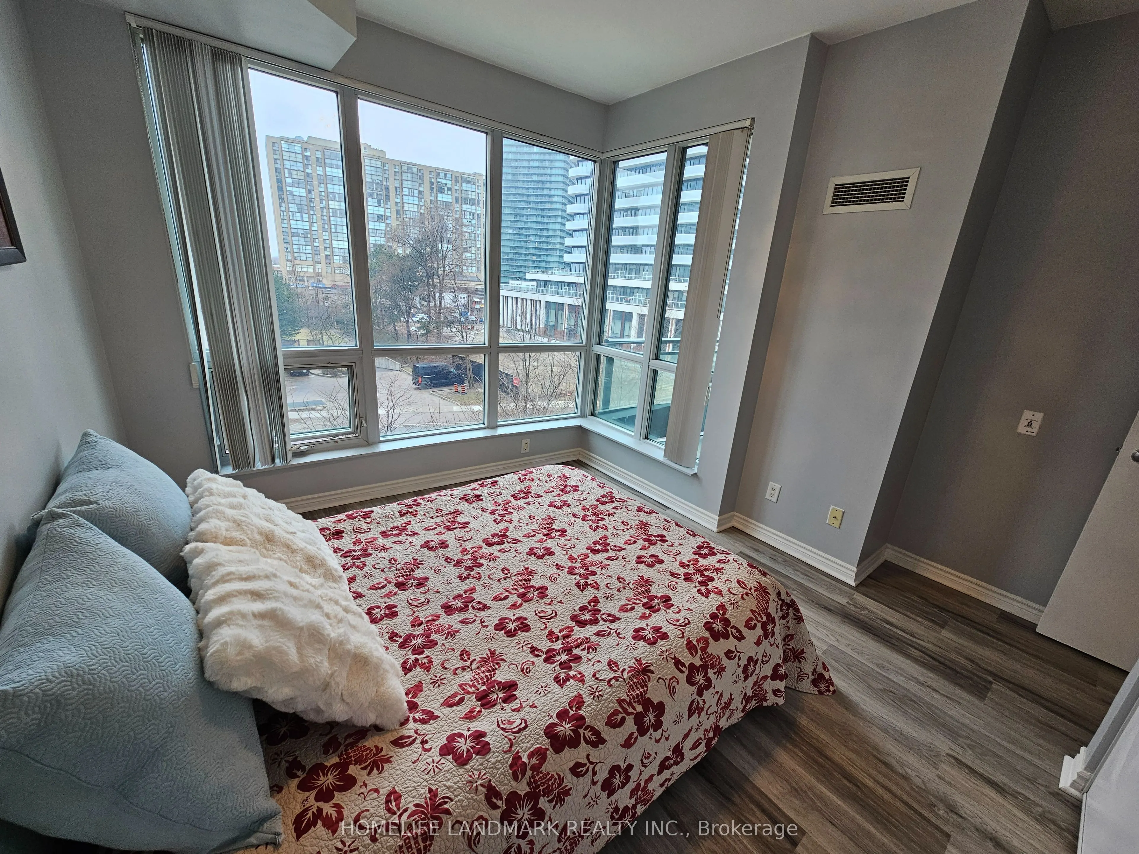 60 Byng Avenue, #401