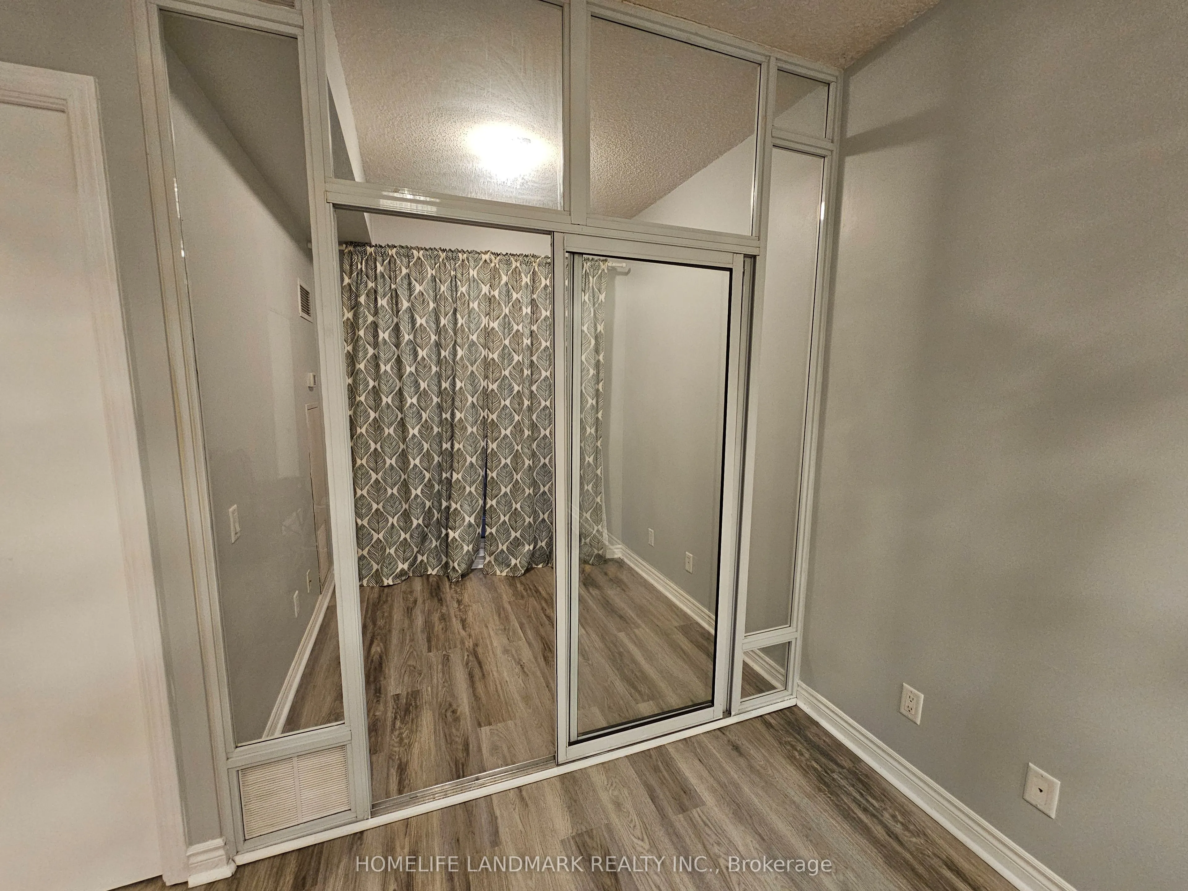 60 Byng Avenue, #401