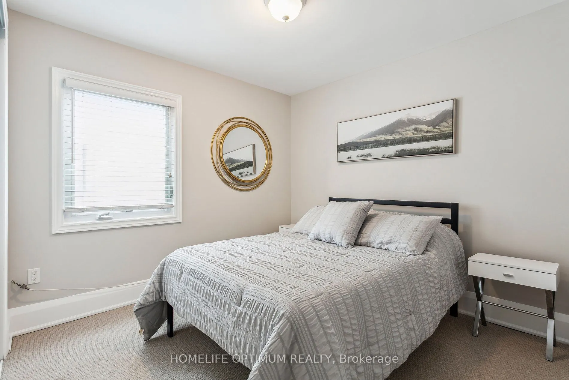 52 Hillsdale Avenue W