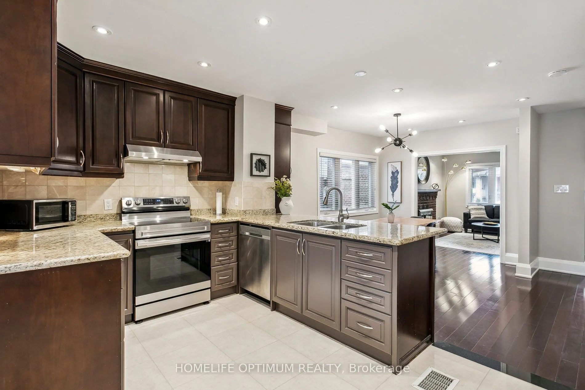 52 Hillsdale Avenue W