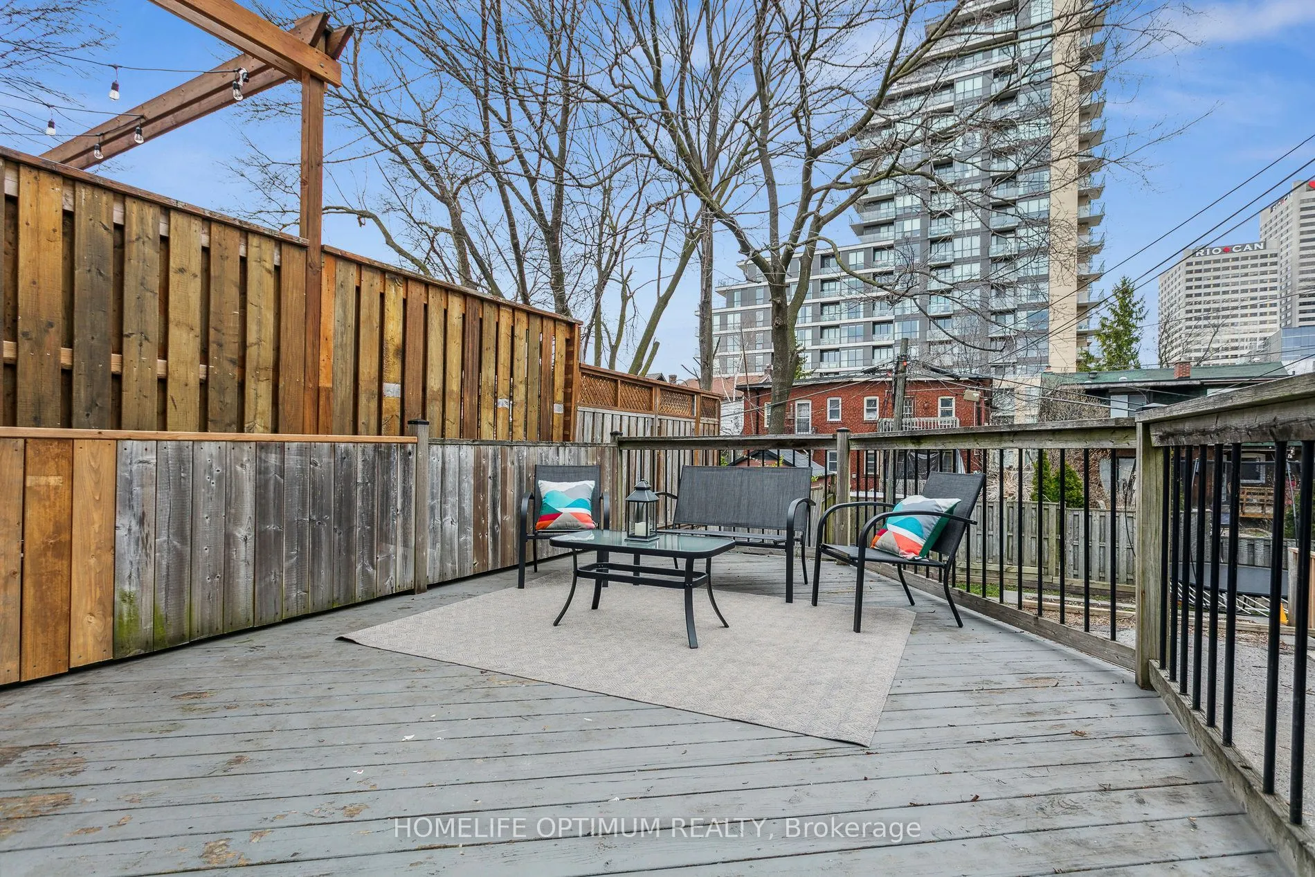 52 Hillsdale Avenue W
