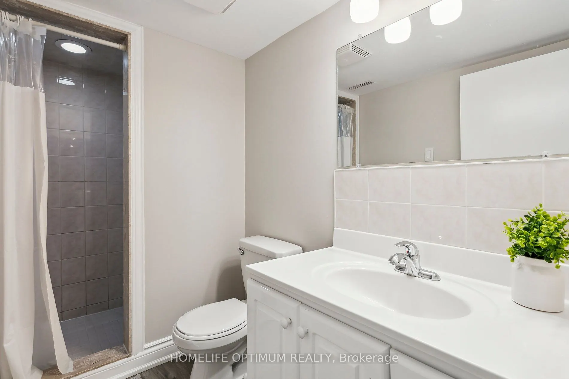 52 Hillsdale Avenue W