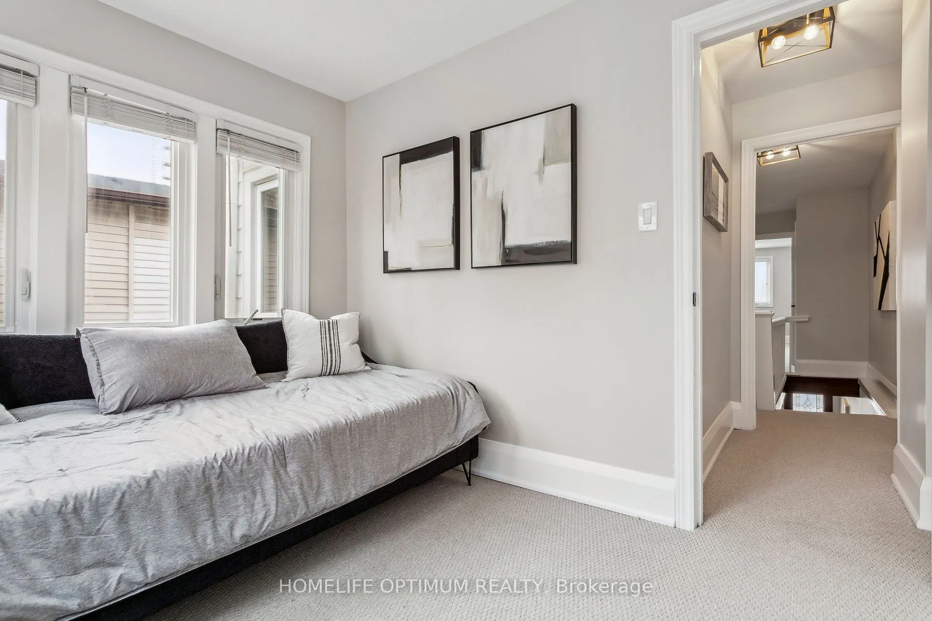 52 Hillsdale Avenue W