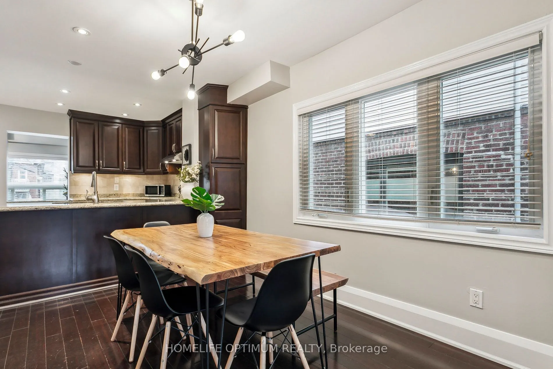 52 Hillsdale Avenue W