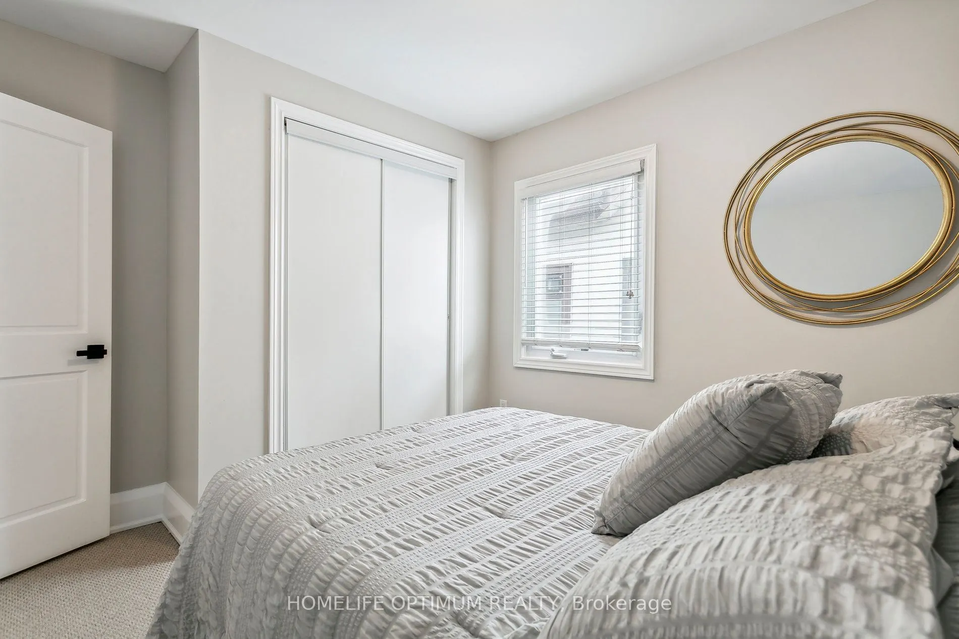 52 Hillsdale Avenue W