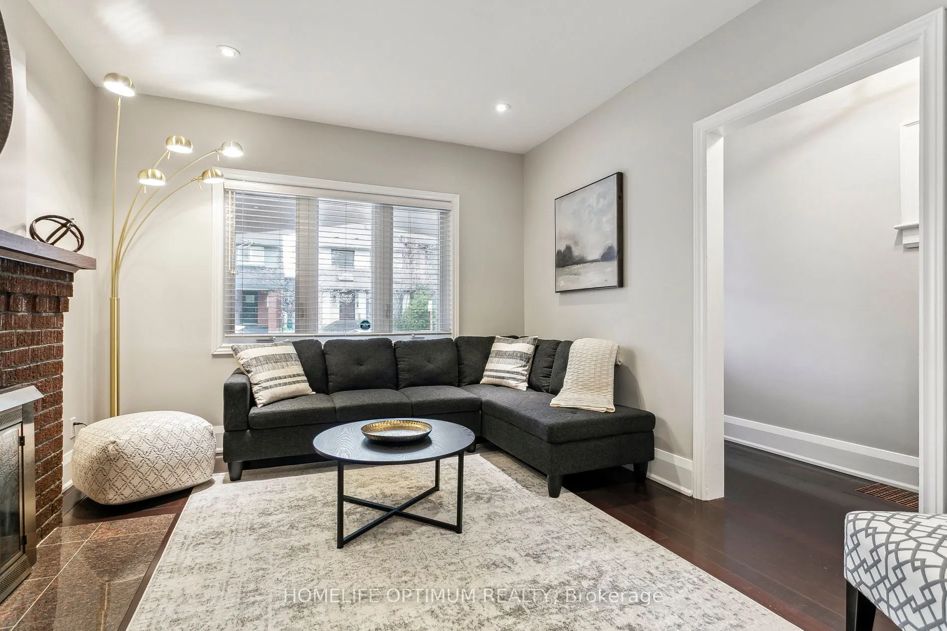 52 Hillsdale Avenue W