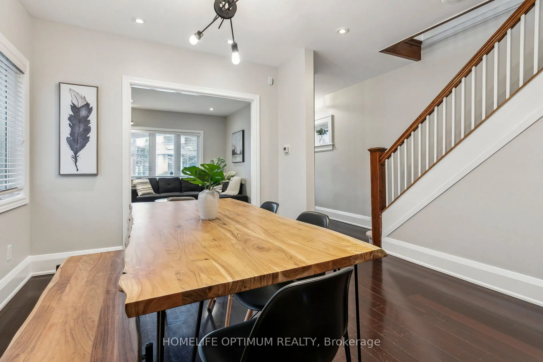 52 Hillsdale Avenue W