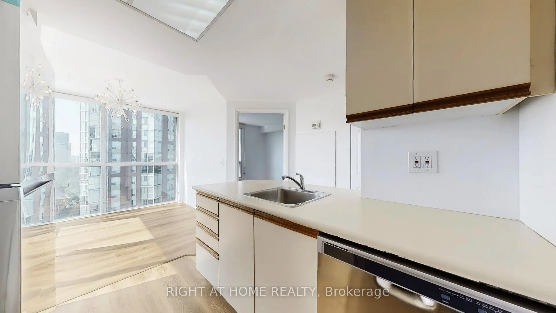 7 Concorde Place, #904