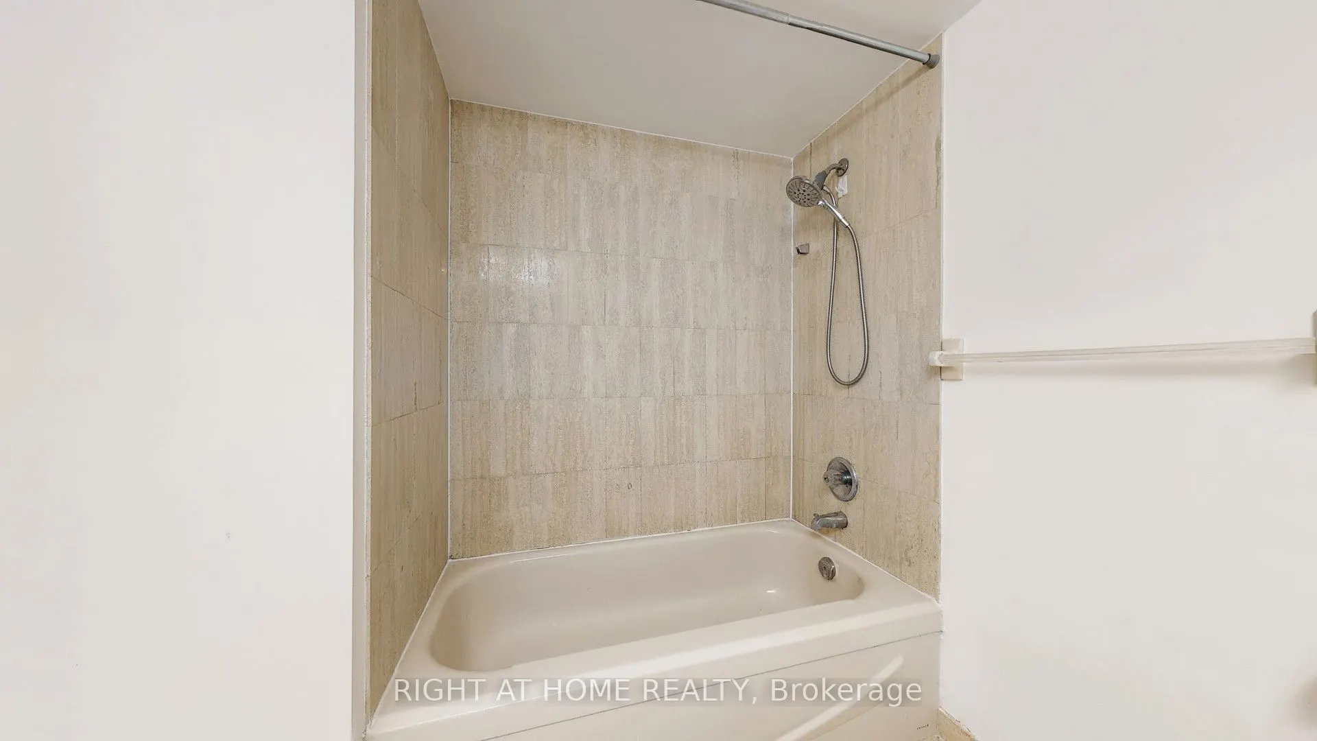 7 Concorde Place, #904