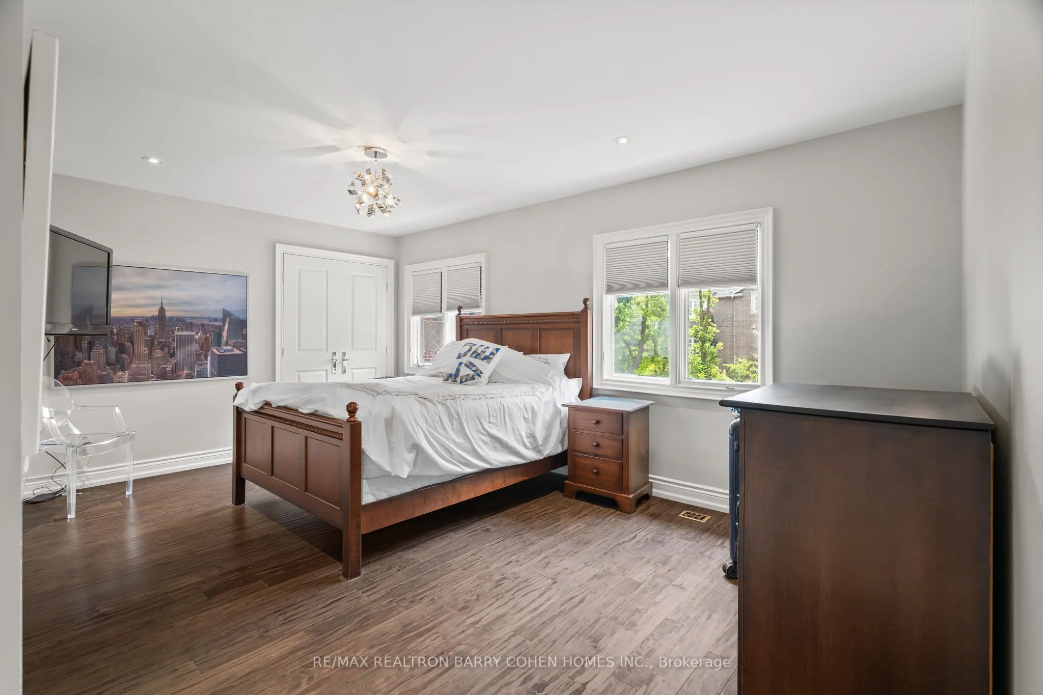 566 Castlefield Avenue