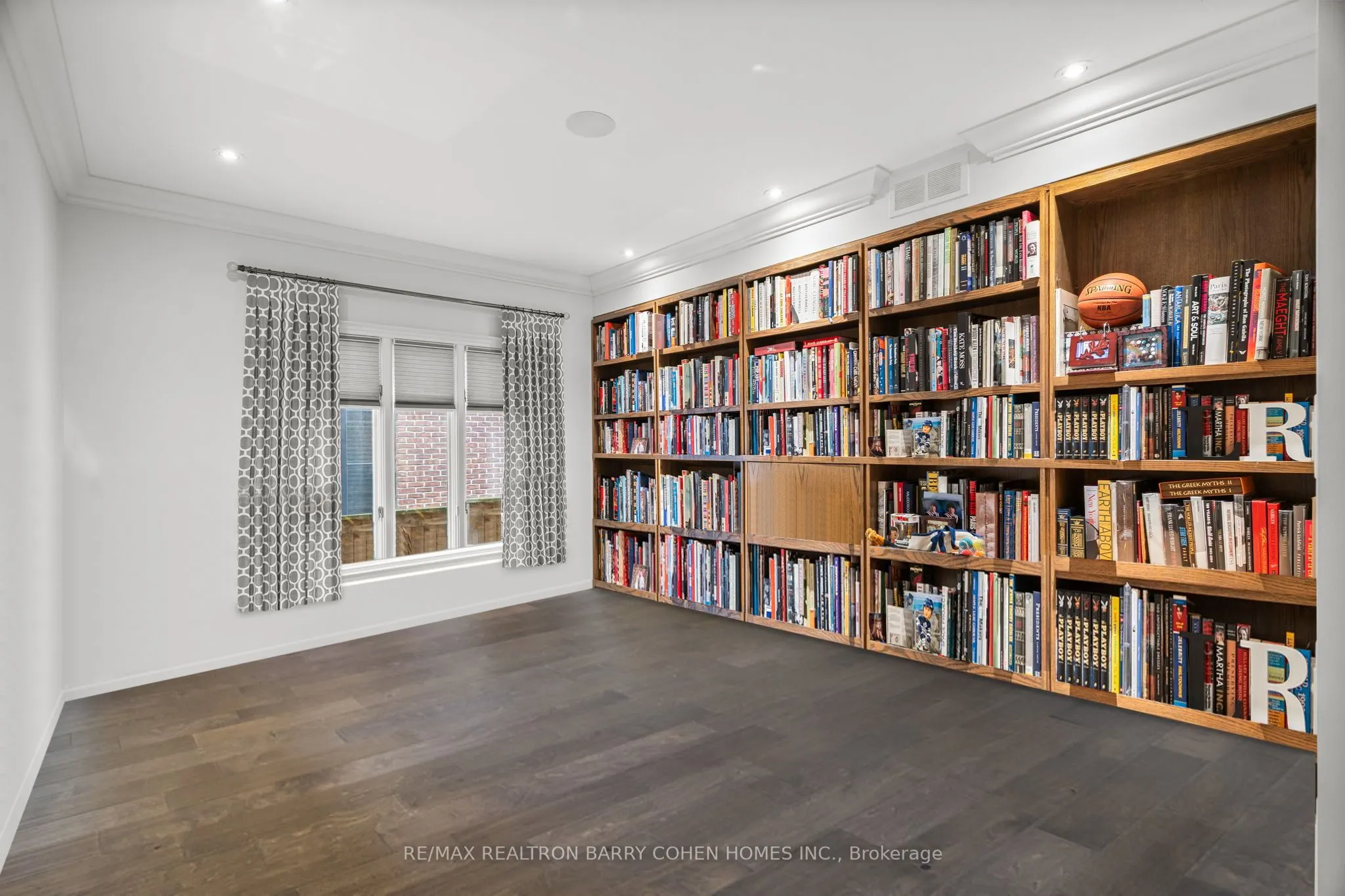 566 Castlefield Avenue