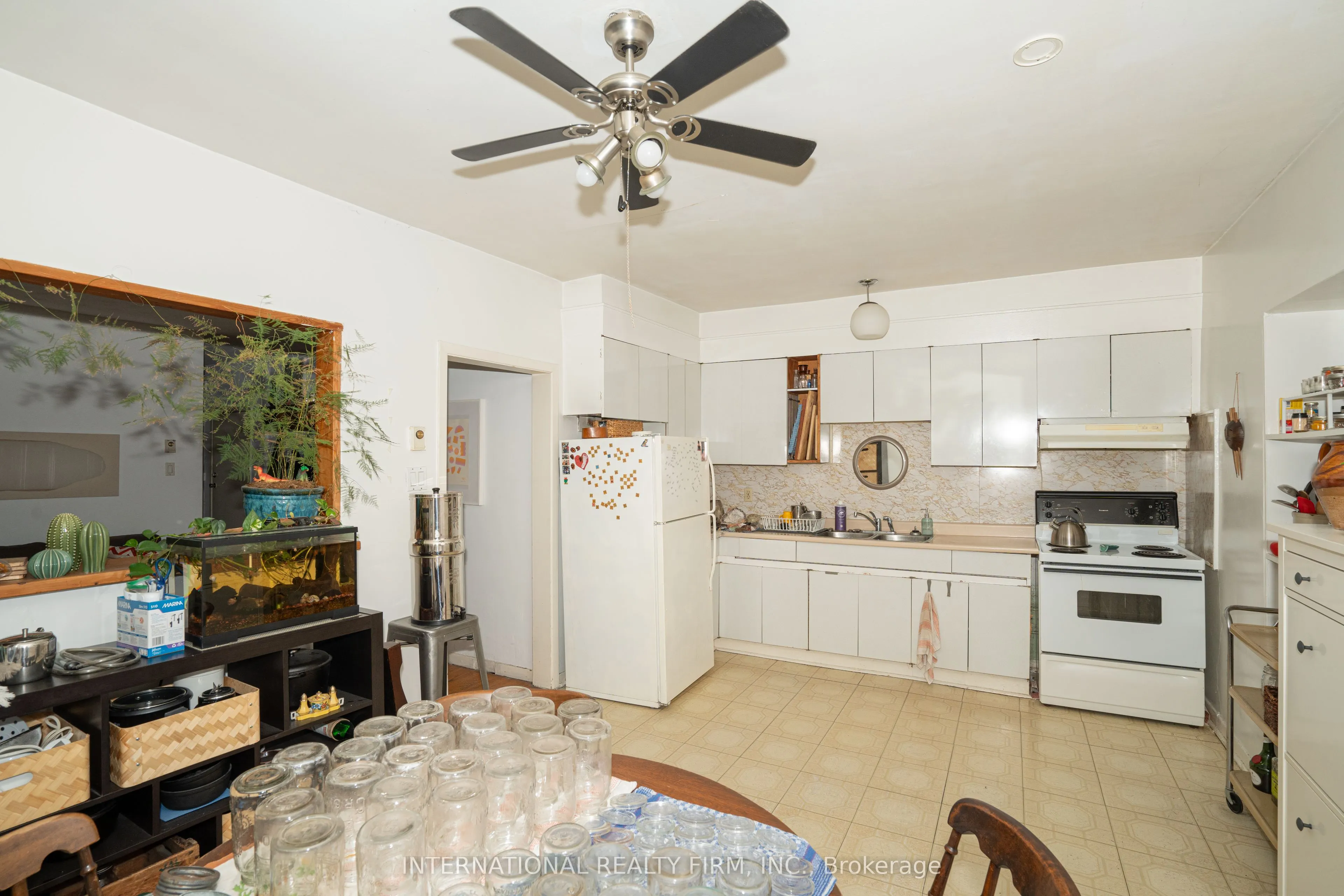 673 College Street, #2nd Flr Front