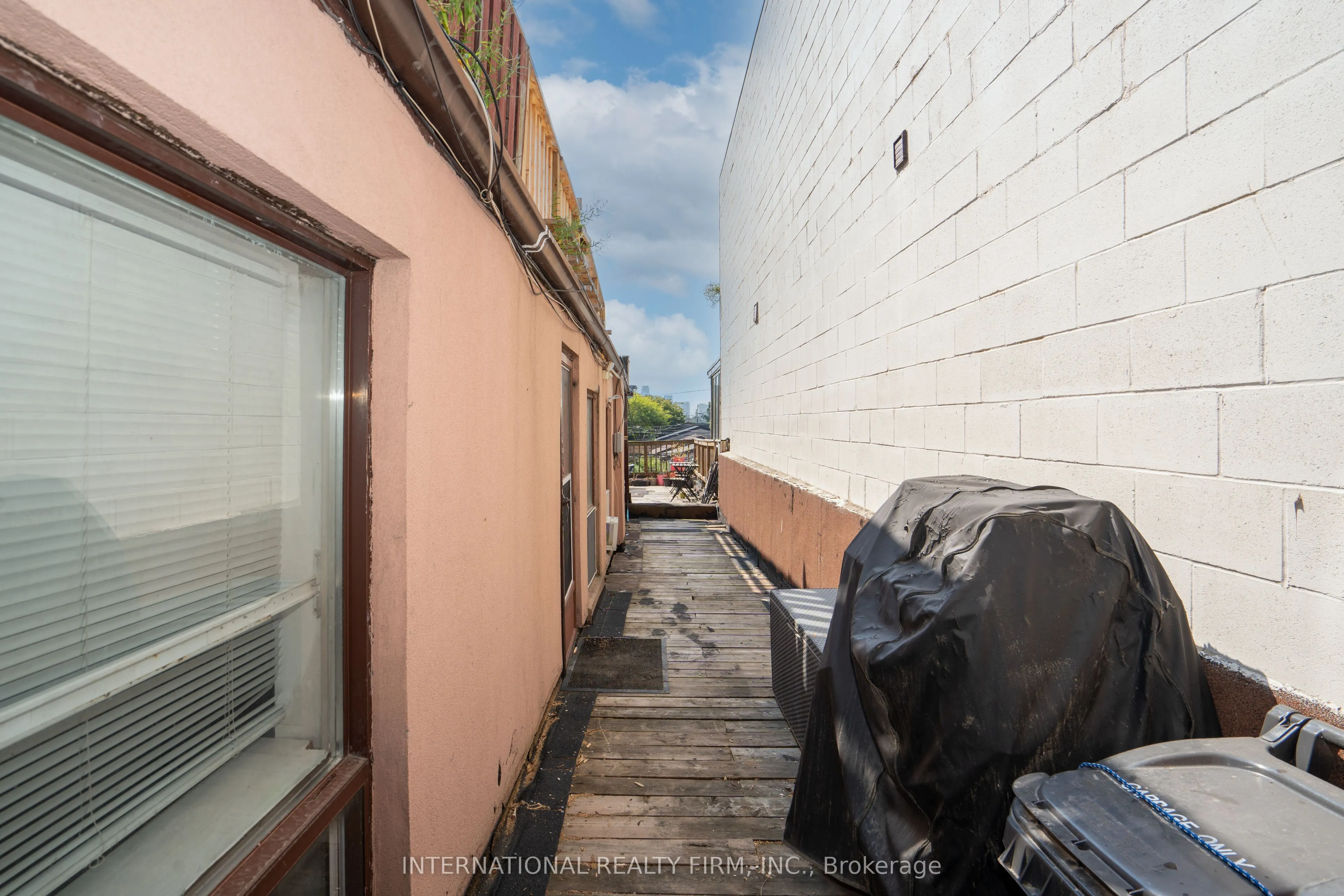 673 College Street, #2nd Flr Front