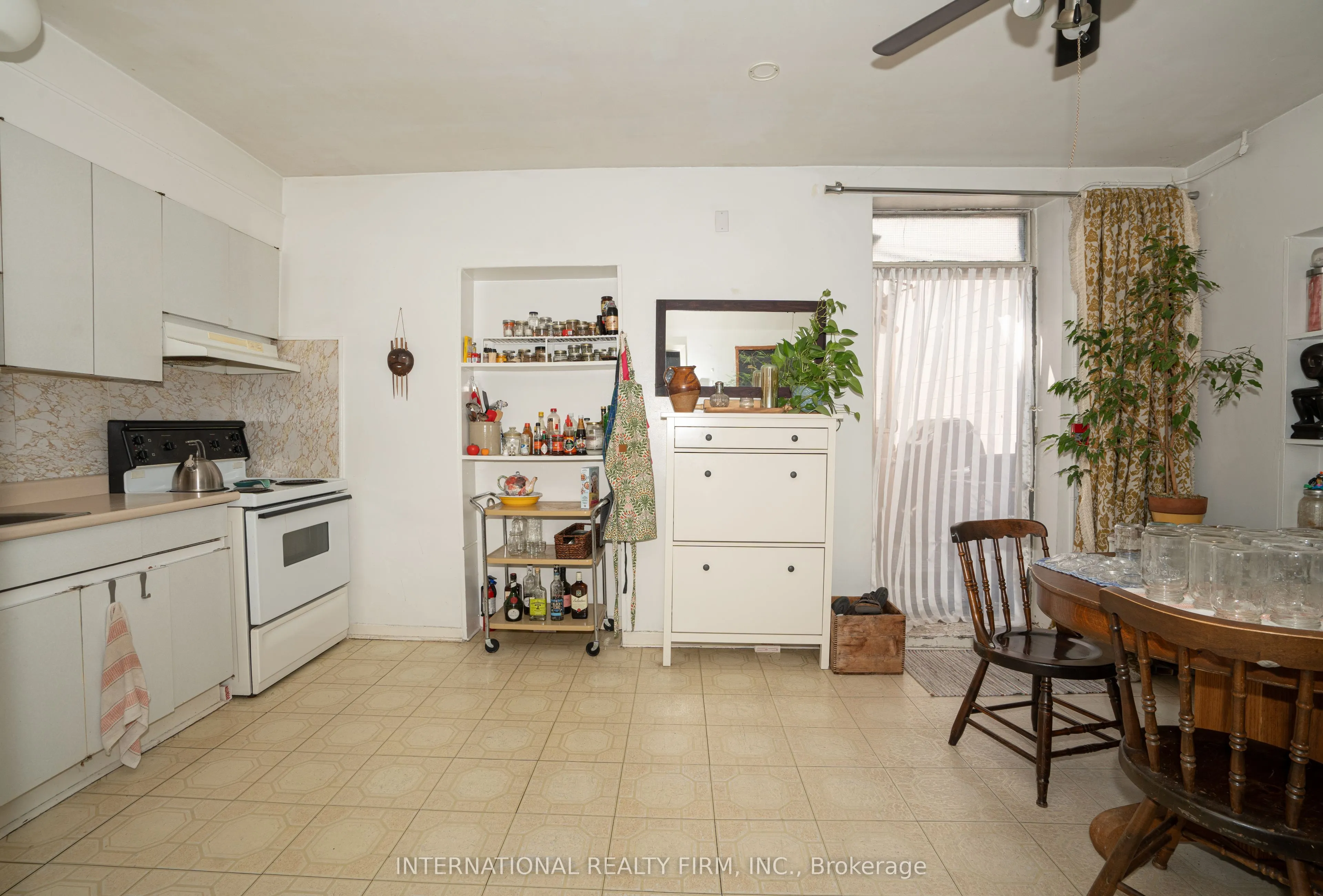 673 College Street, #2nd Flr Front
