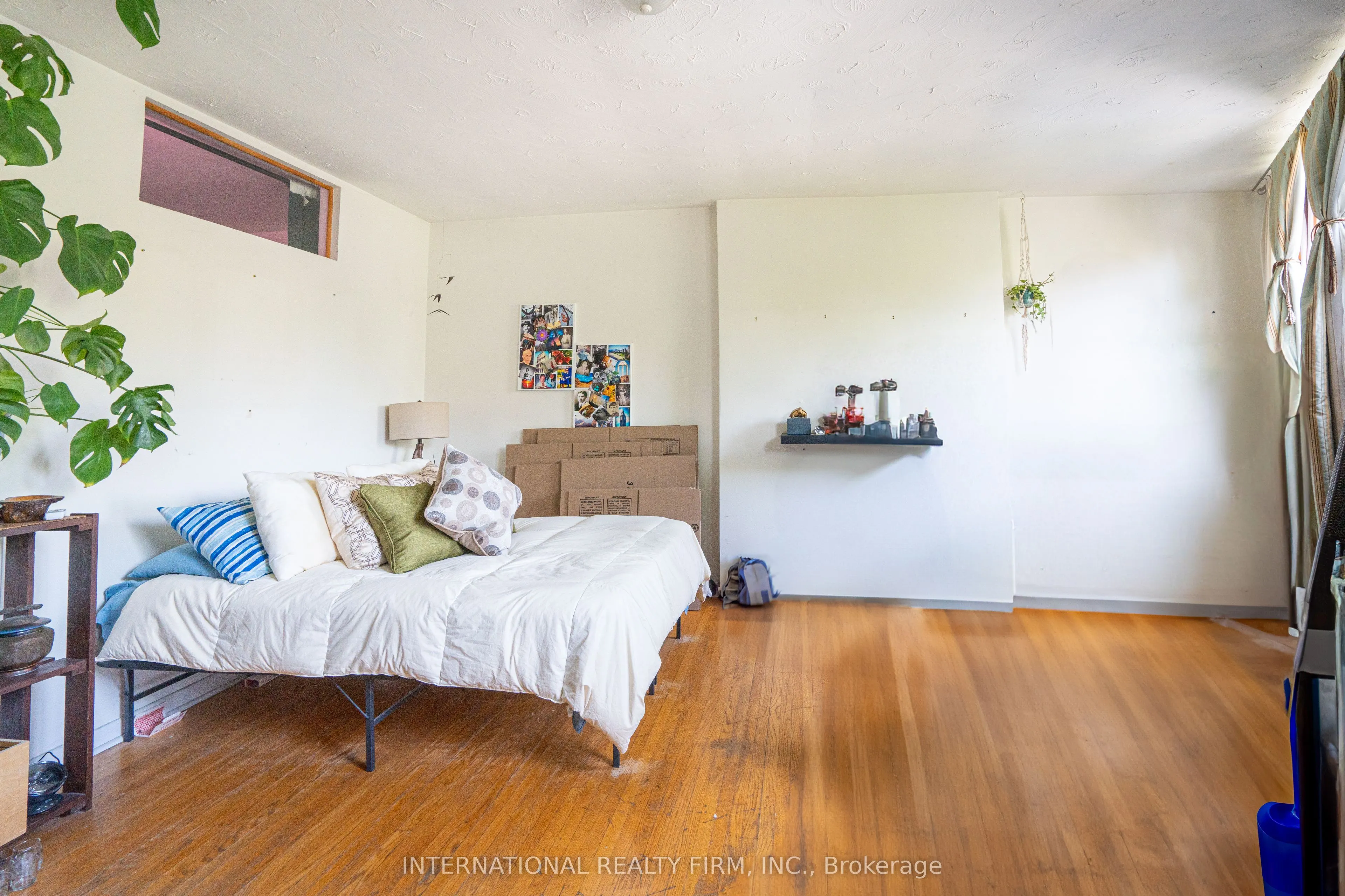 673 College Street, #2nd Flr Front