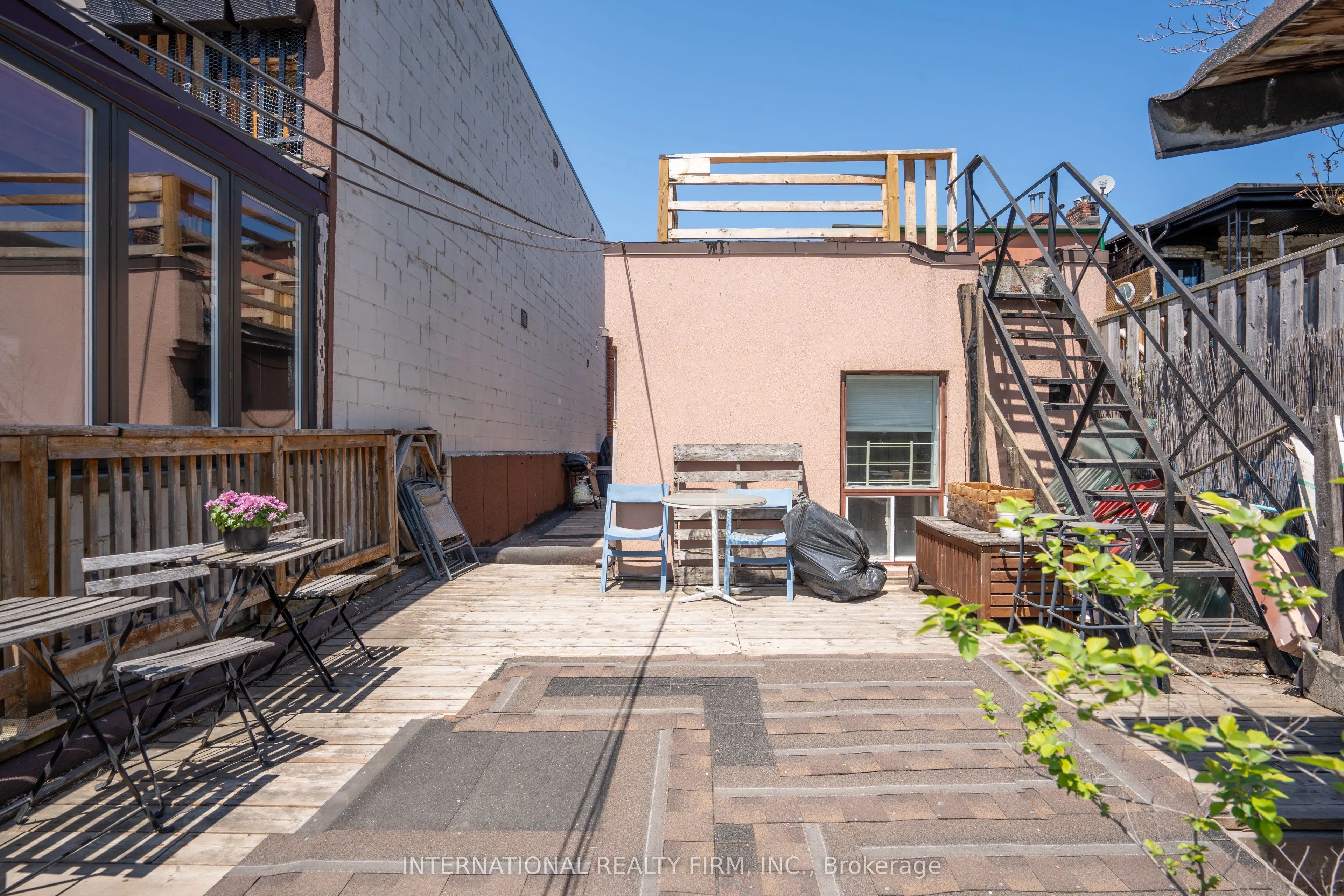 673 College Street, #2nd Flr Front