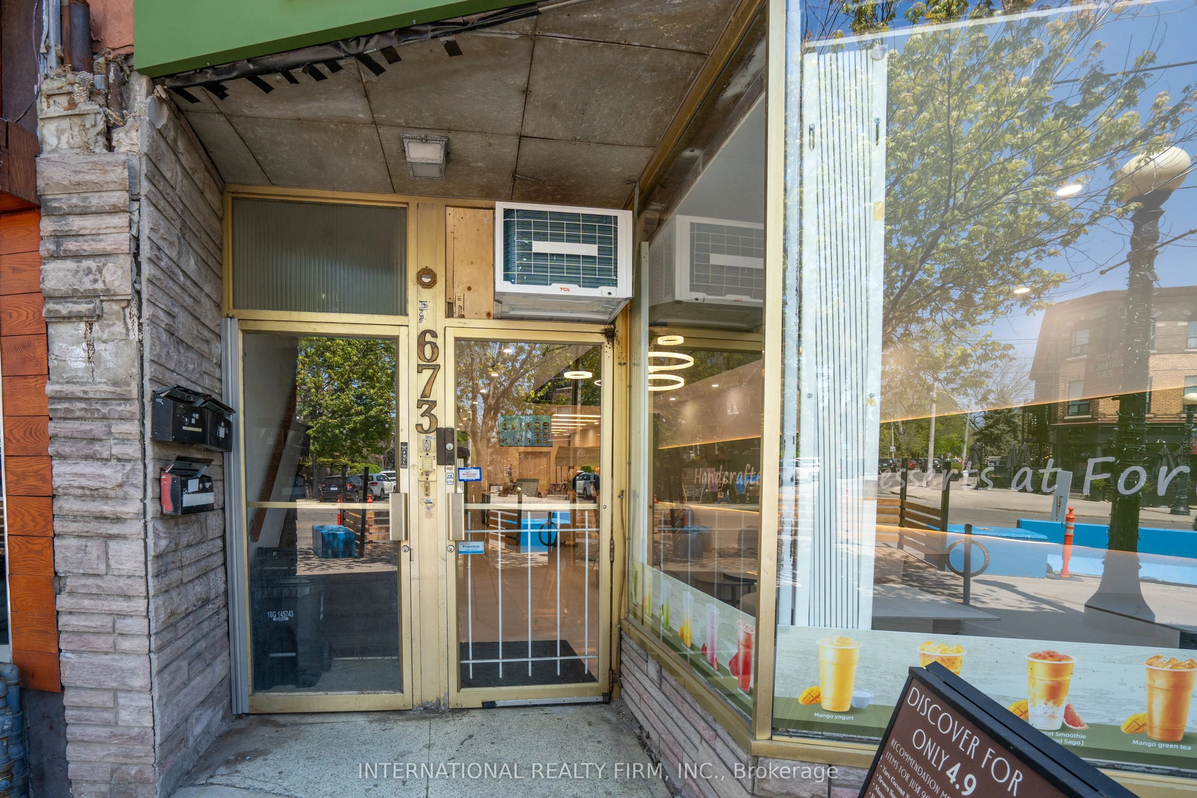 673 College Street, #2nd Flr Front