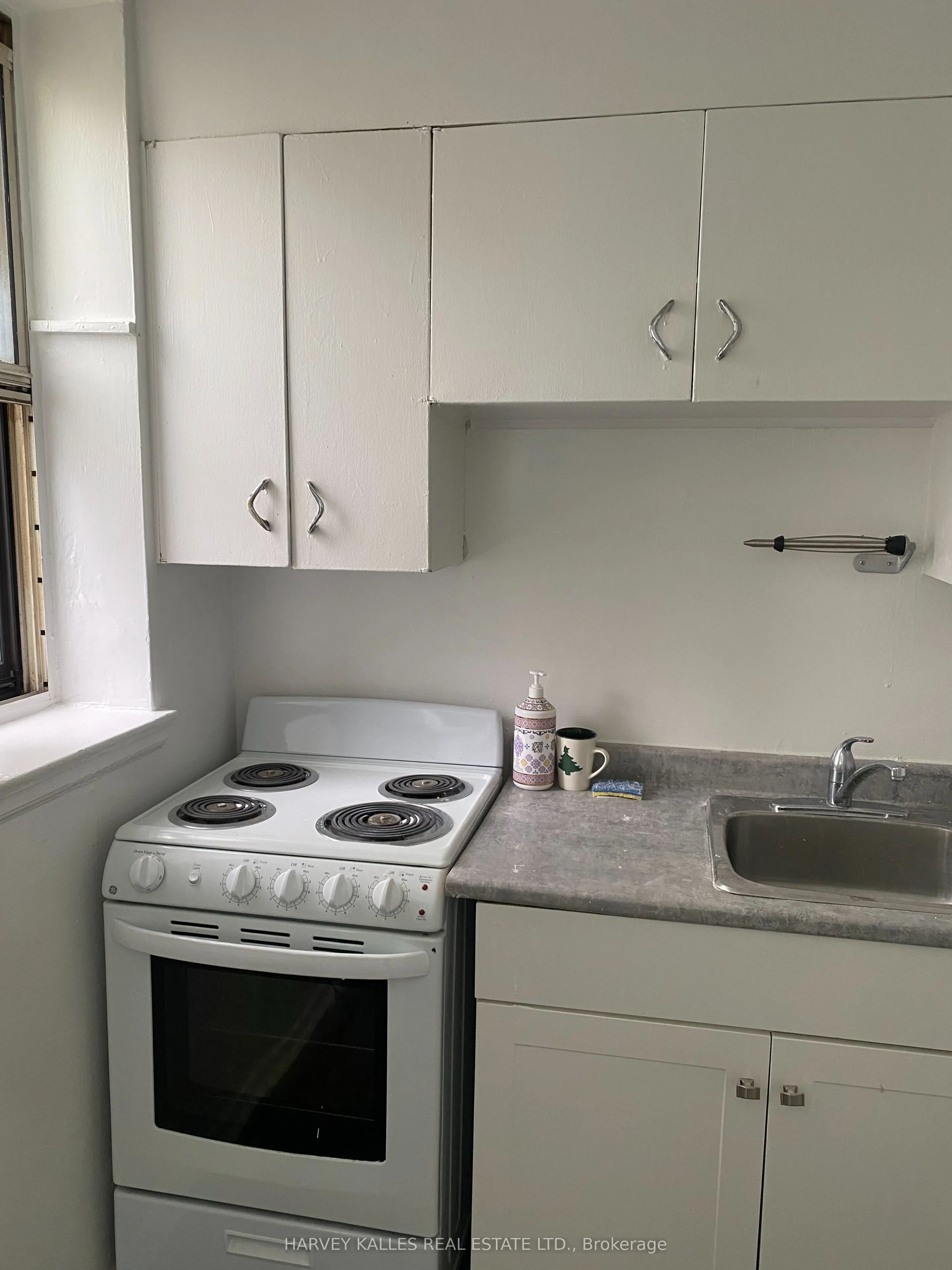 1582 Bathurst Street, #104