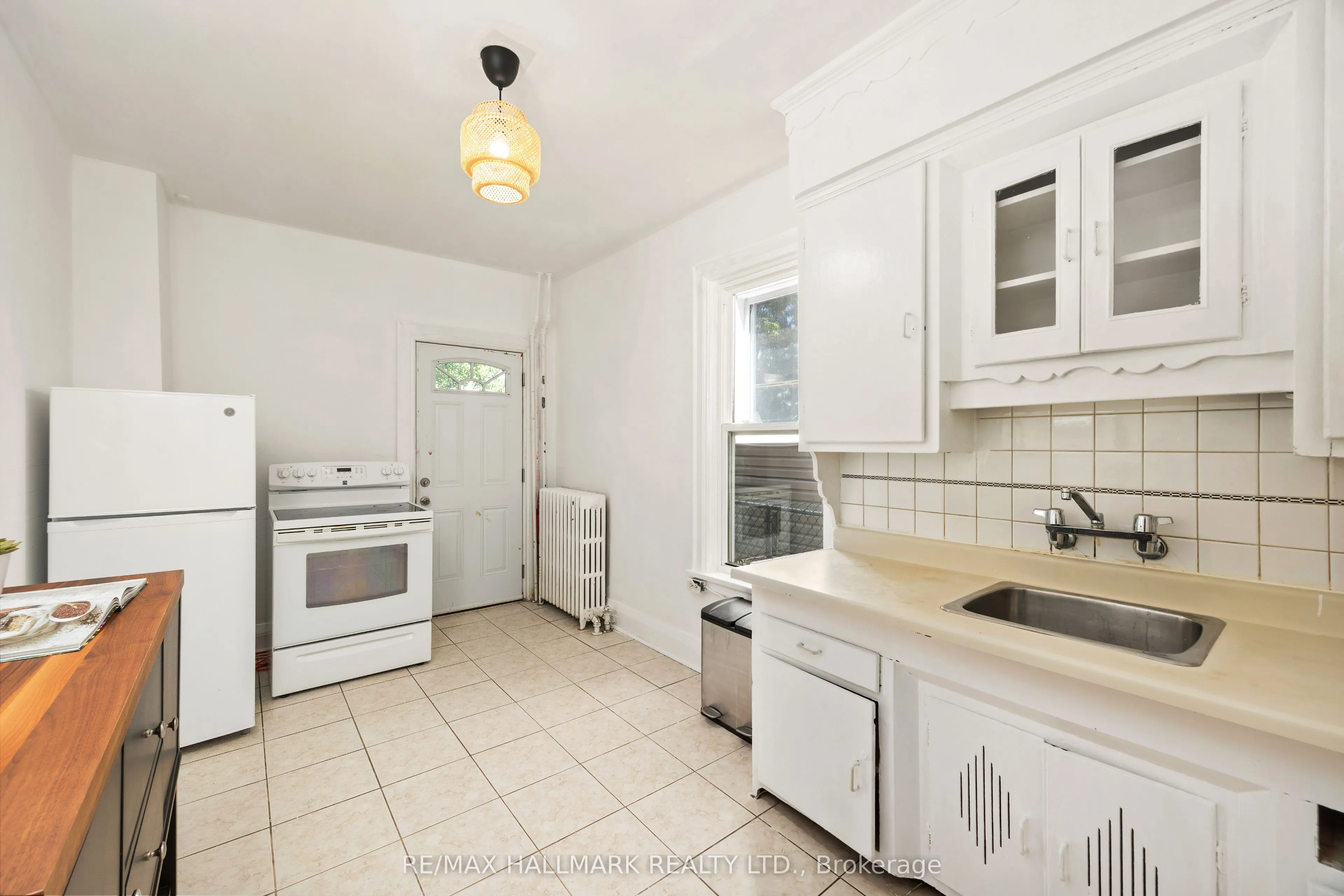 690 Adelaide Street W