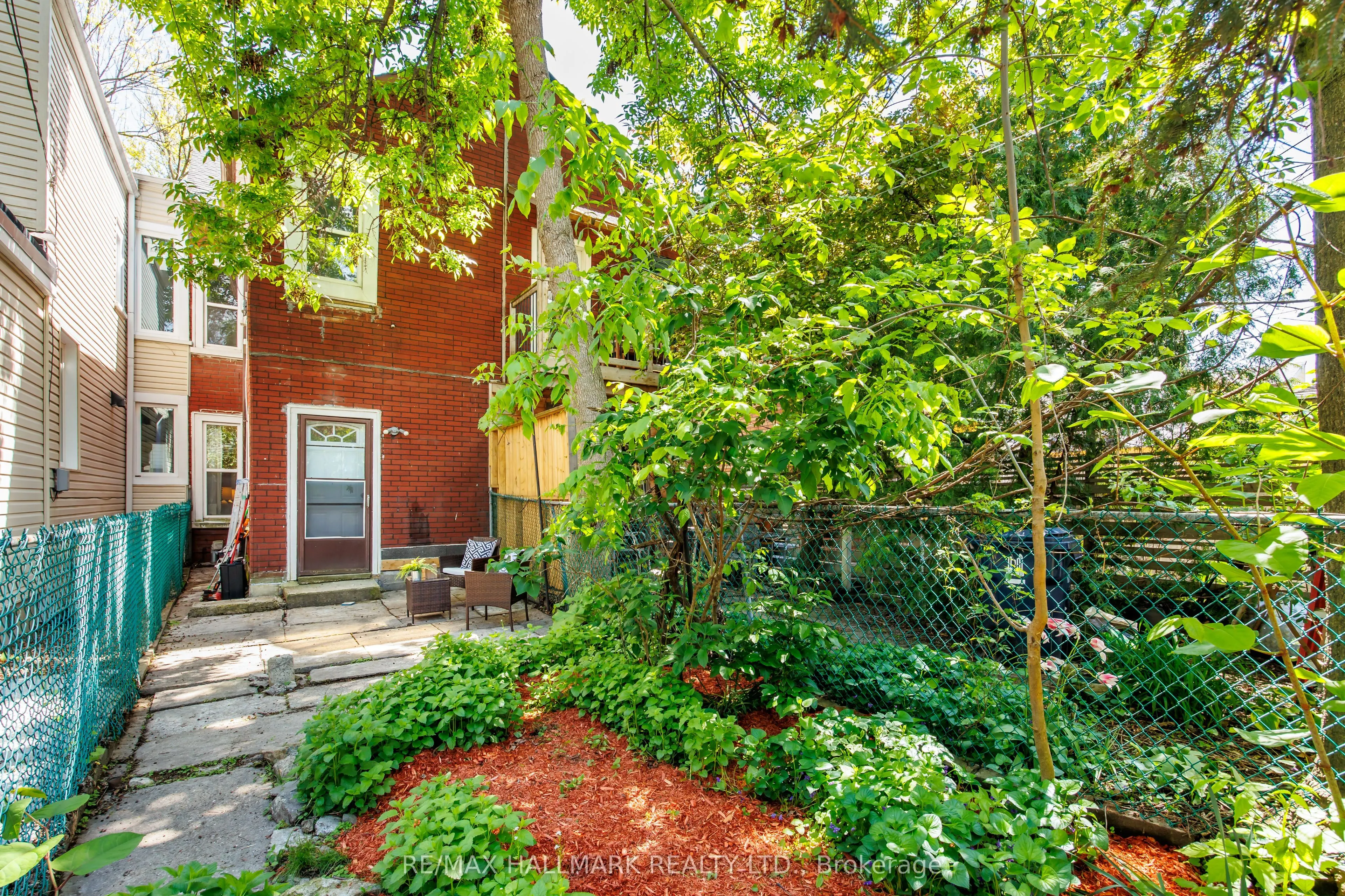 690 Adelaide Street W