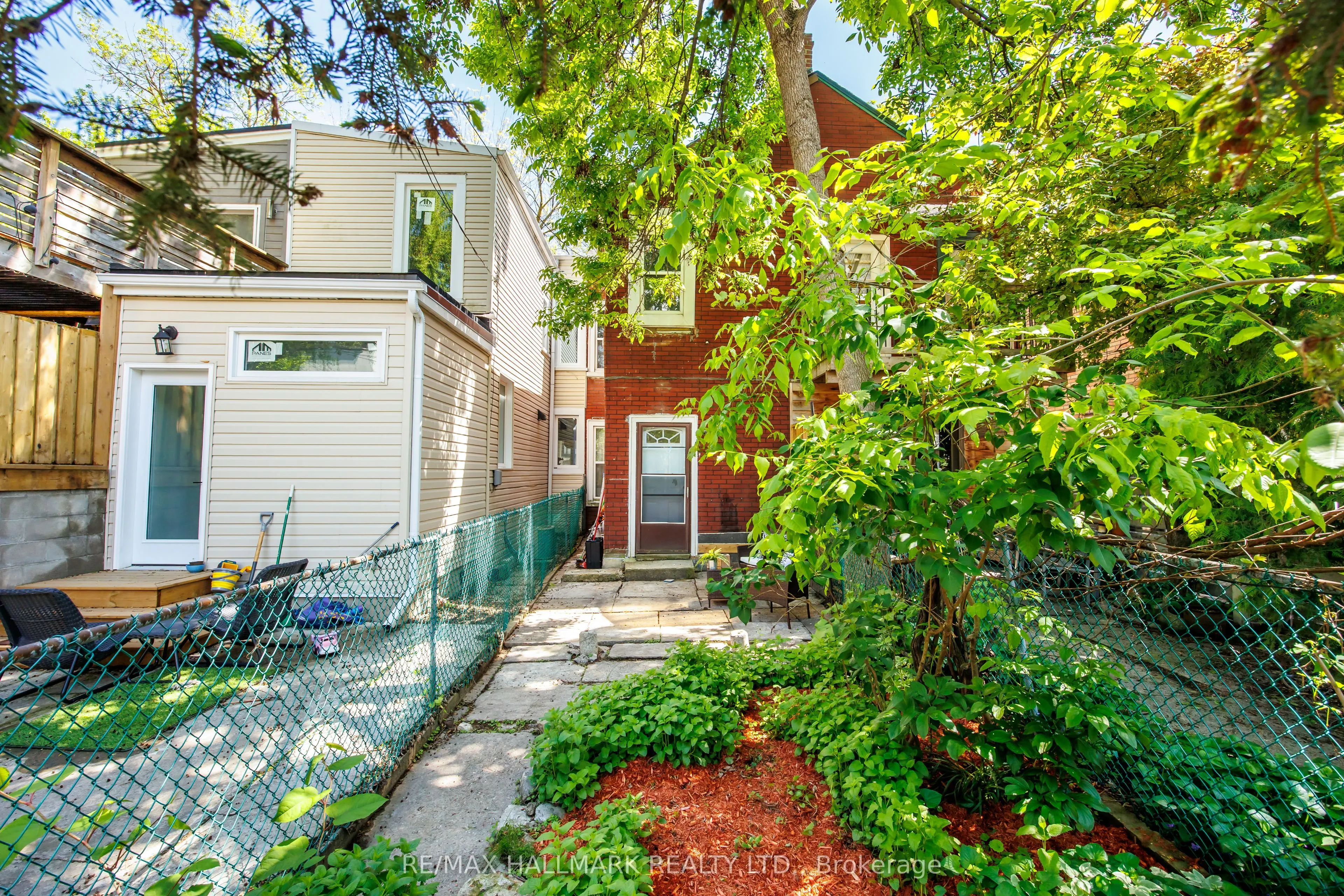 690 Adelaide Street W