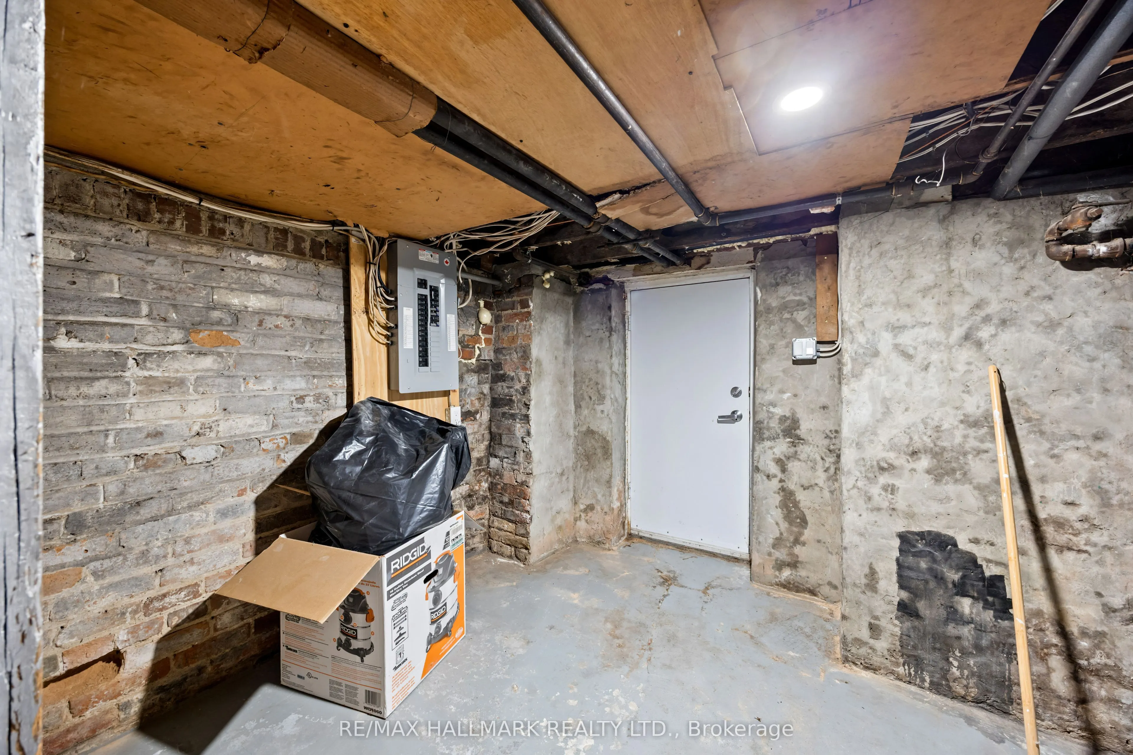 690 Adelaide Street W