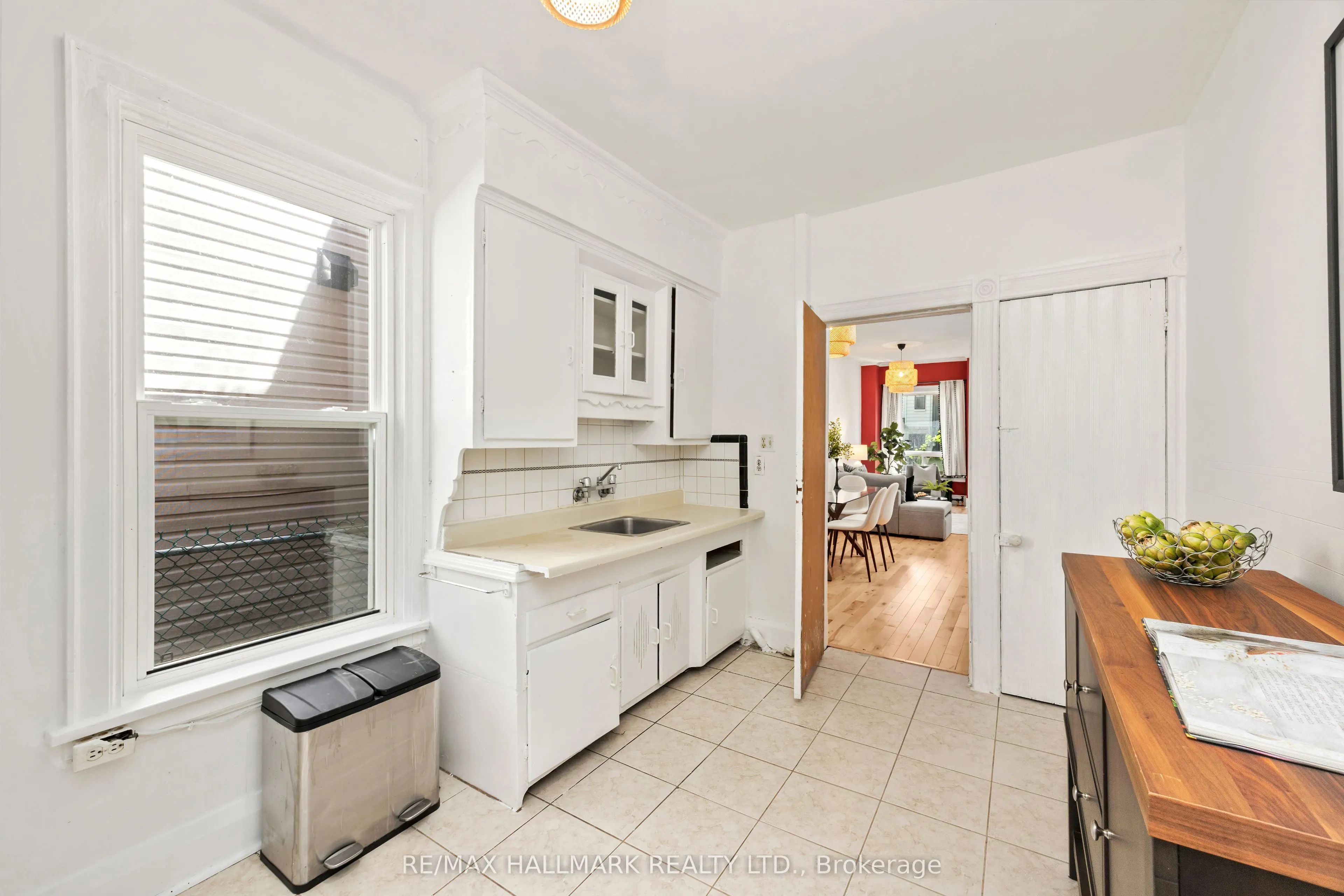 690 Adelaide Street W
