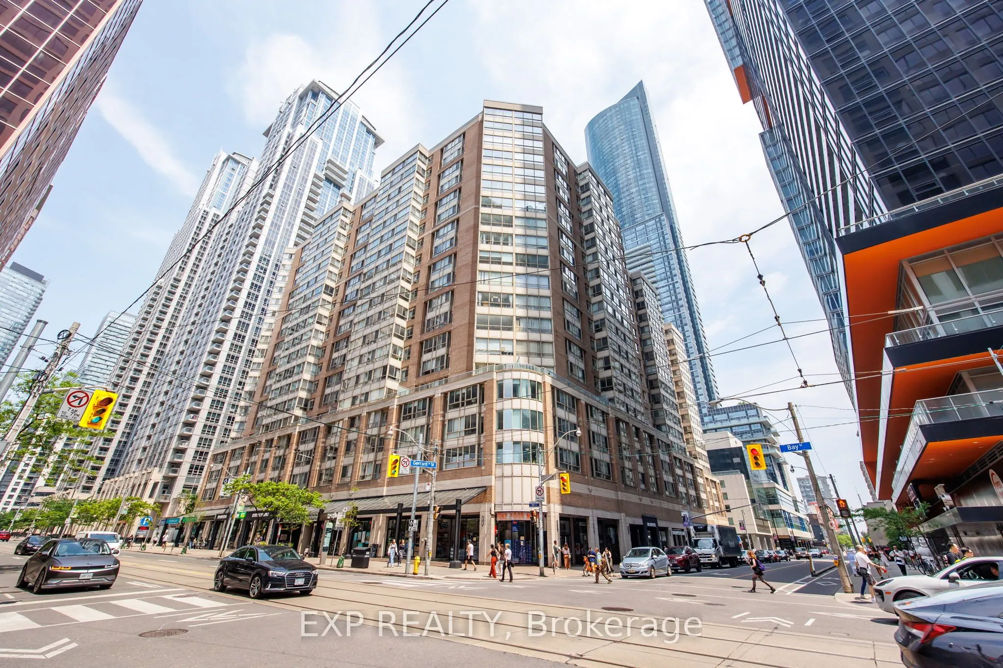 711 Bay Street, #817